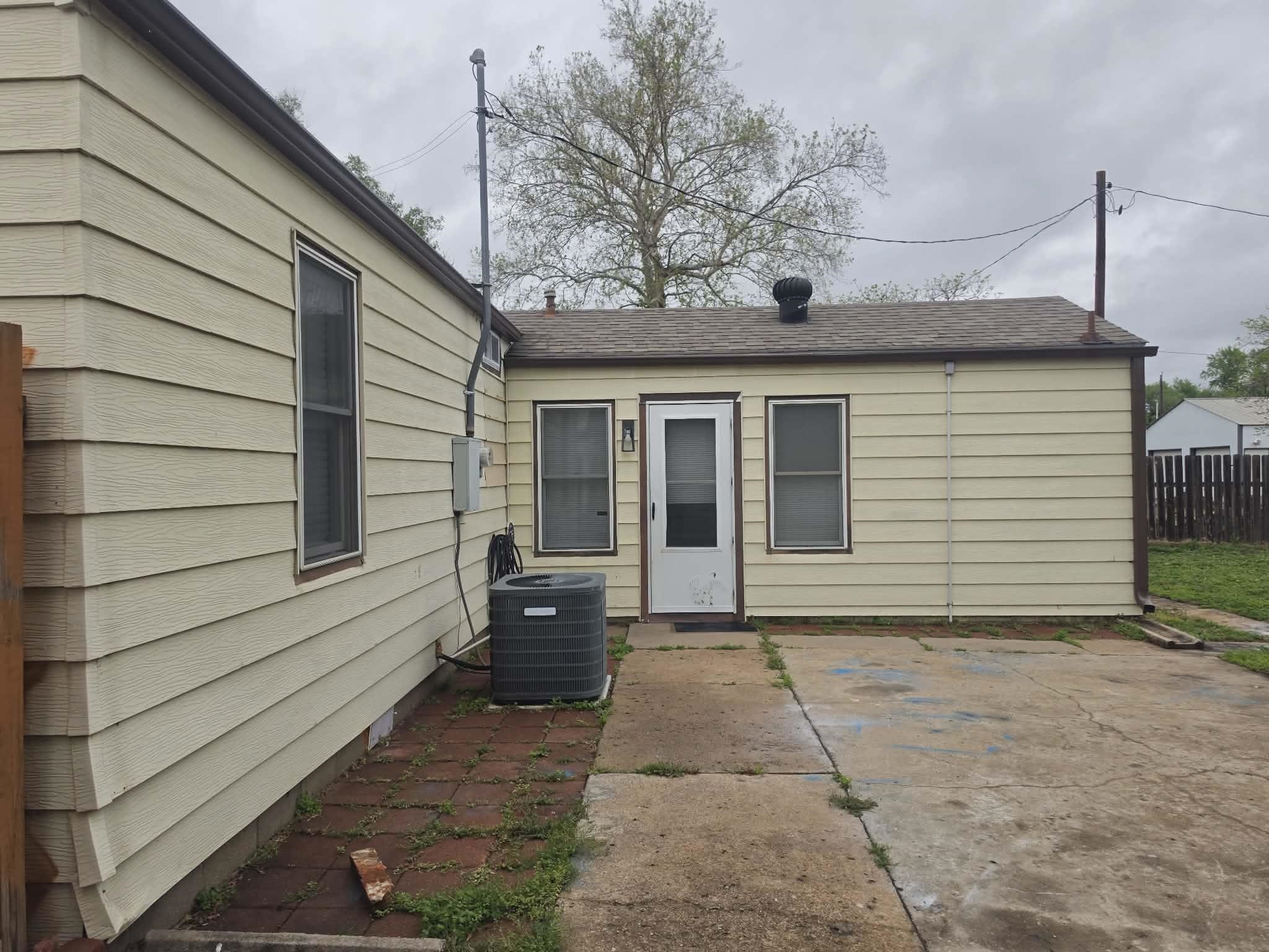 814 N Clara Street Wichita KS 67212