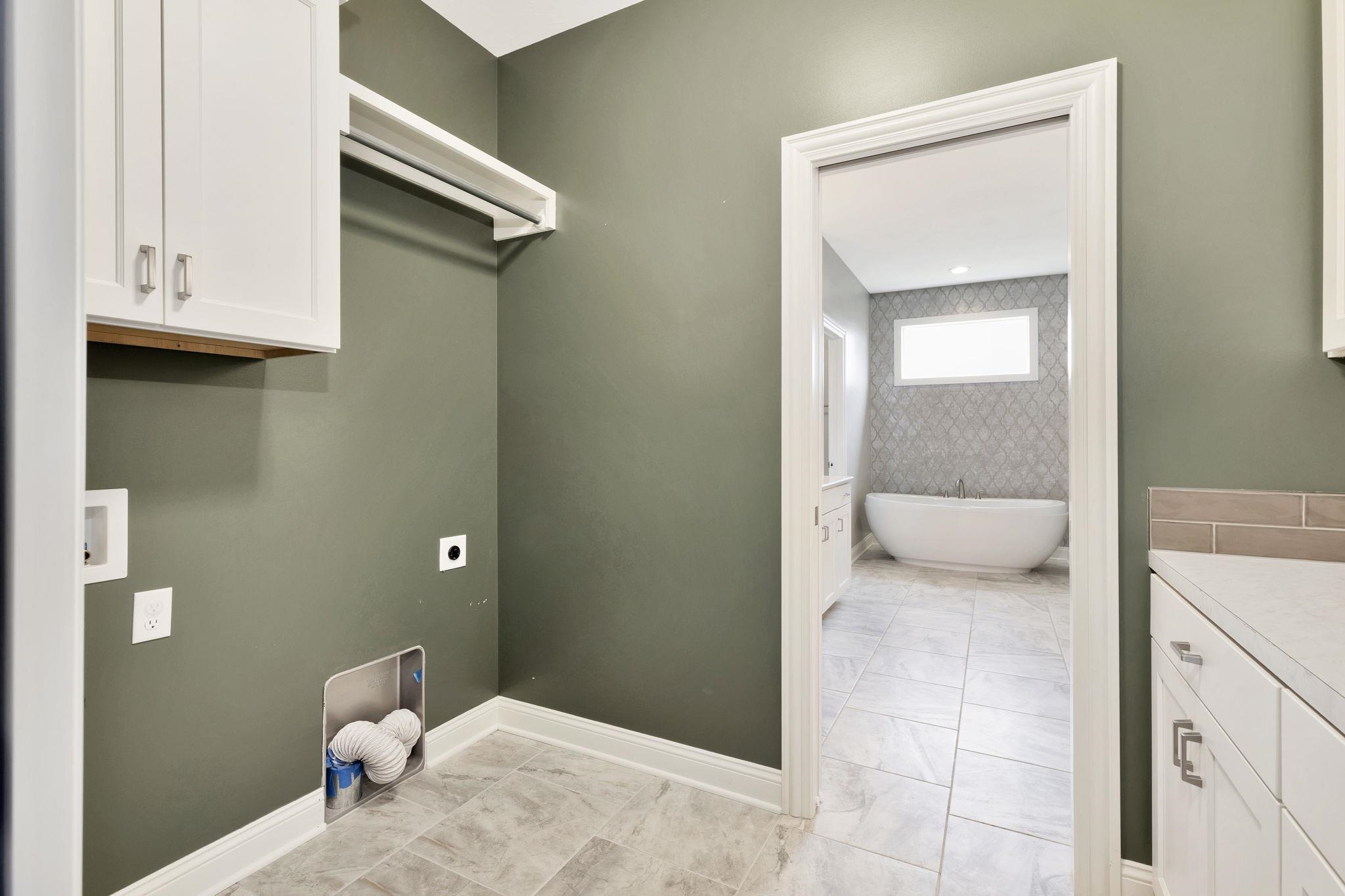 5958 E Forbes Street Bel Aire KS 67220