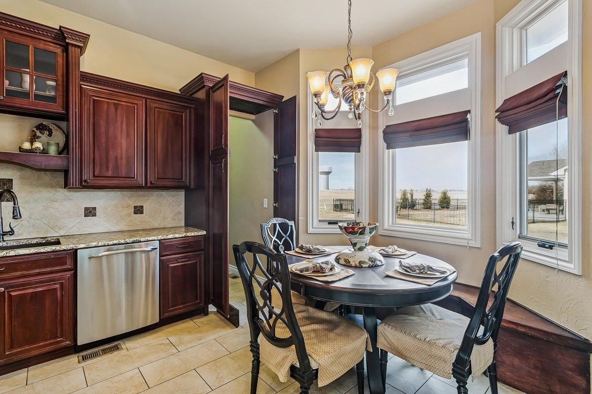 6906 E Summerside Court Bel Aire KS 67226