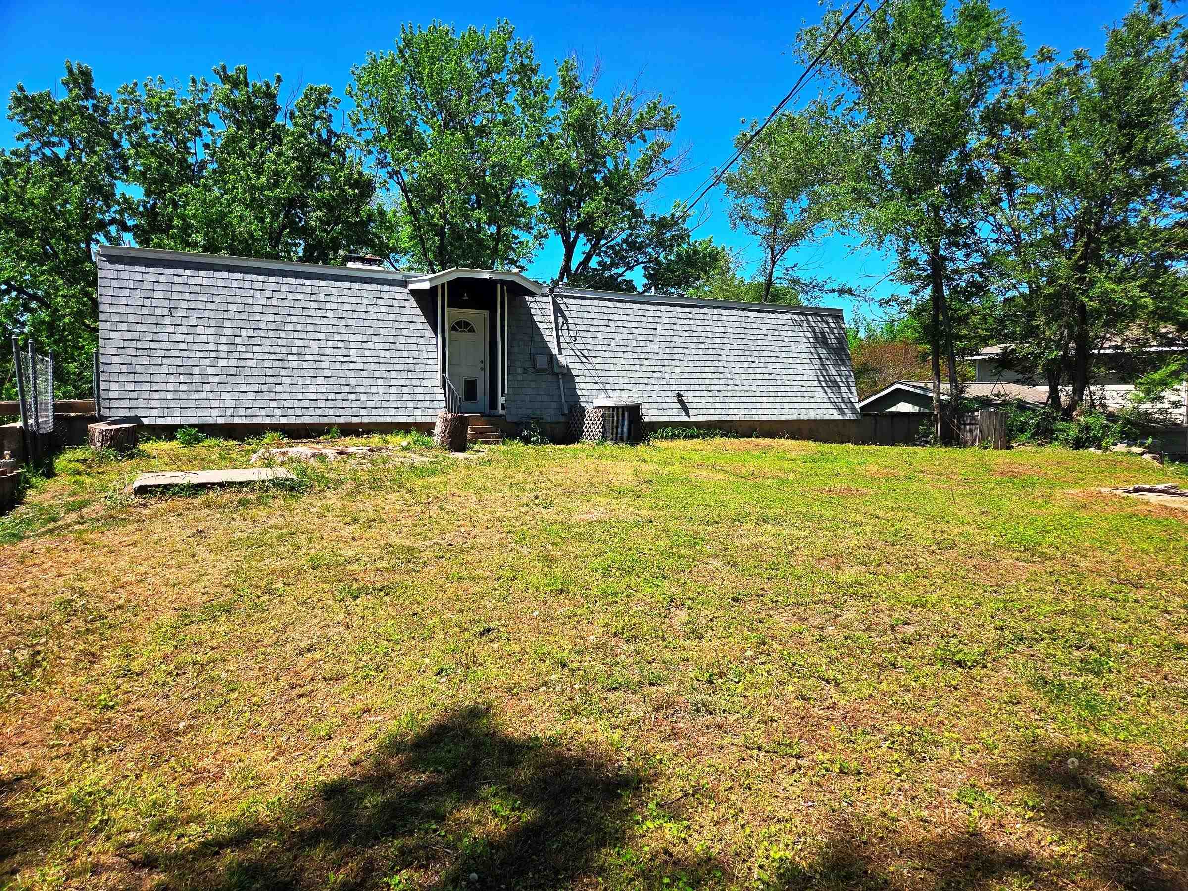 1120 Helen Augusta KS 67010