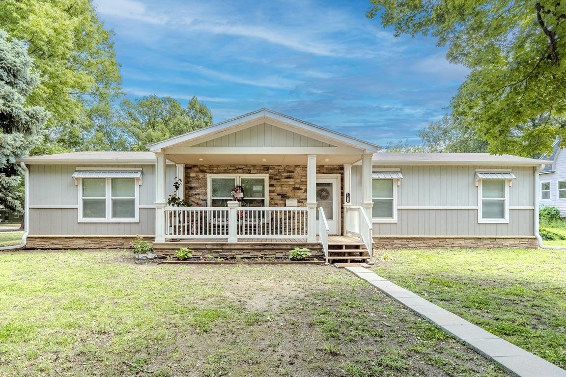 1306 Loomis Street Winfield KS 67156