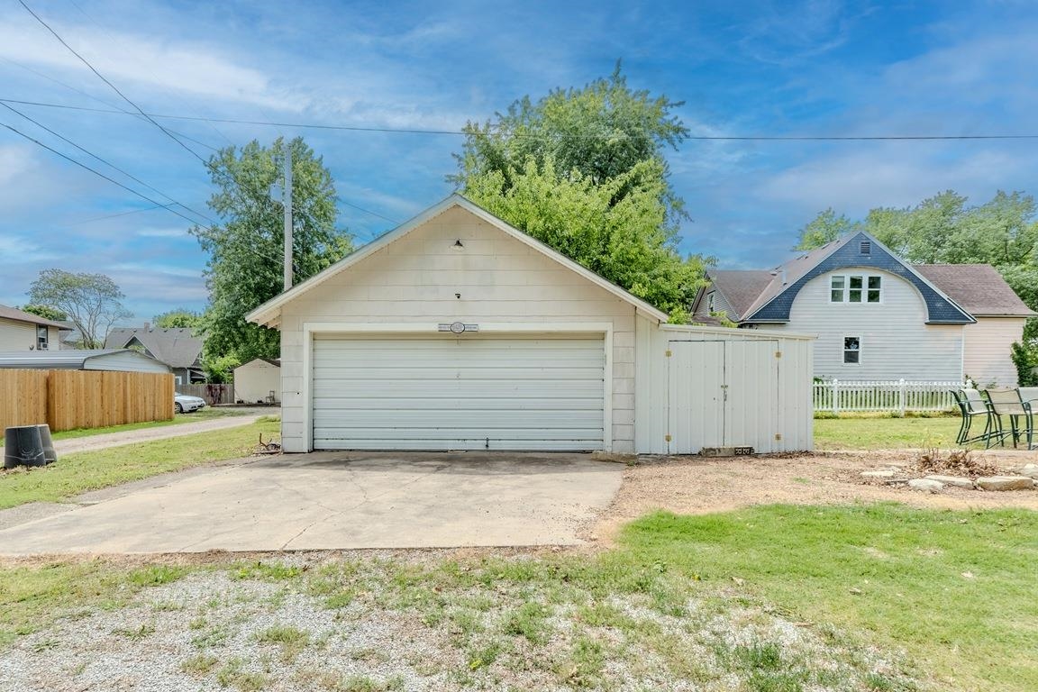 1306 Loomis Street Winfield KS 67156