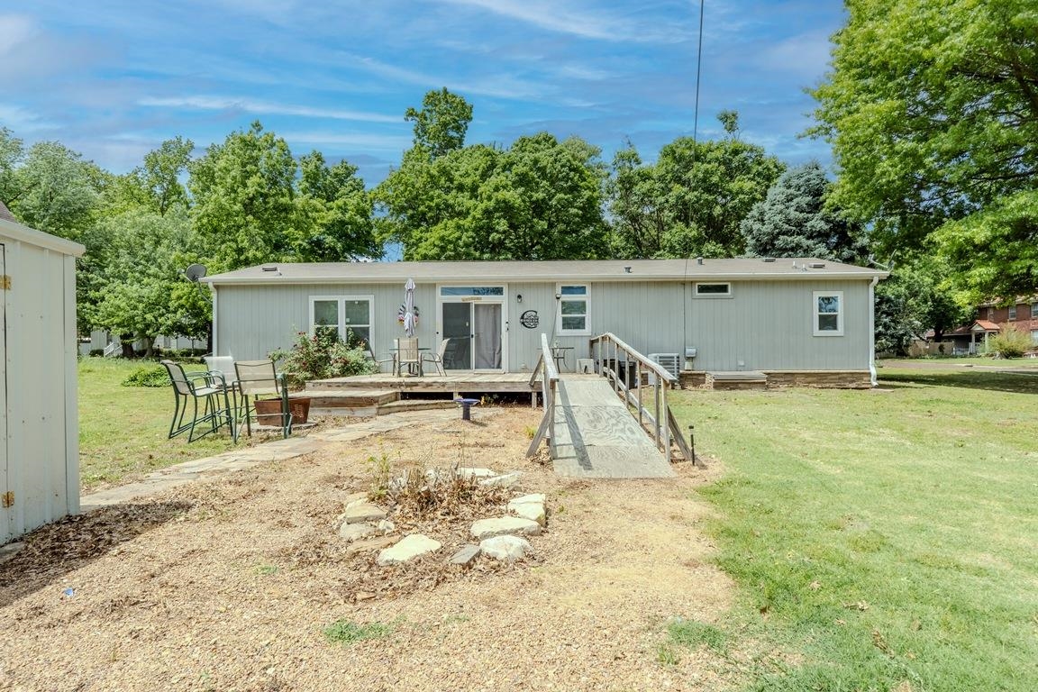 1306 Loomis Street Winfield KS 67156