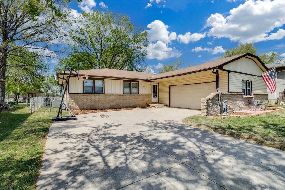 1005 N 1st Avenue Mulvane KS 67110