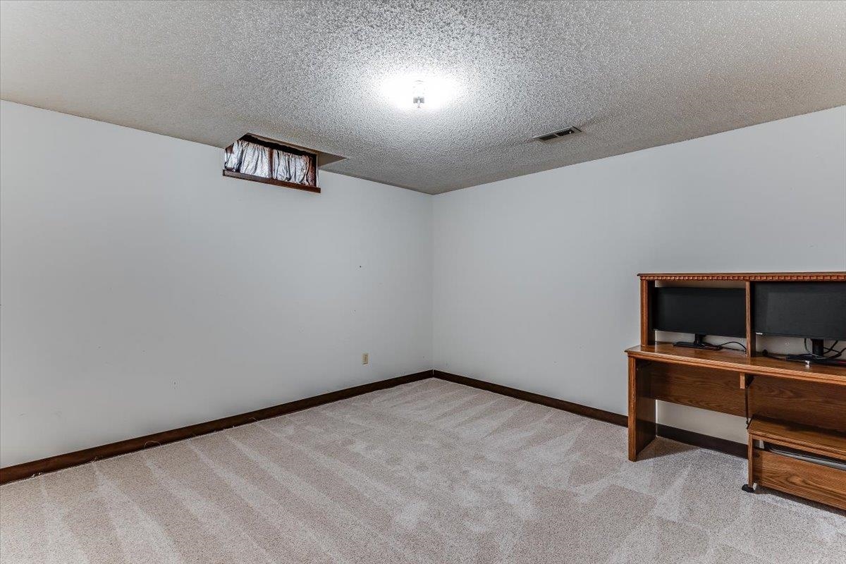 1005 N 1st Avenue Mulvane KS 67110