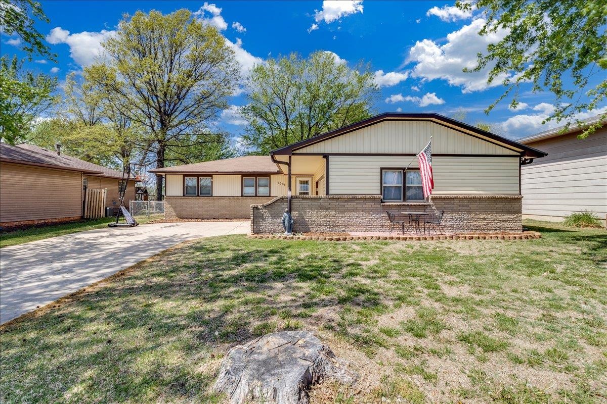 1005 N 1st Avenue Mulvane KS 67110
