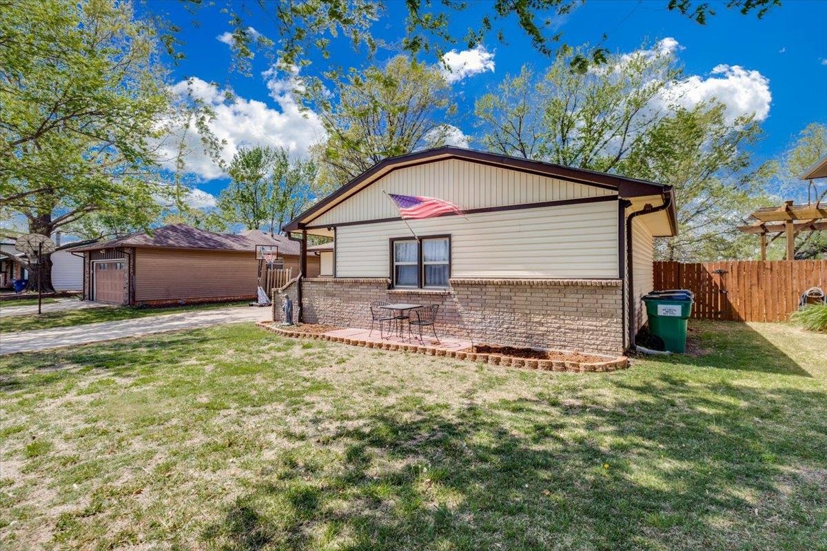 1005 N 1st Avenue Mulvane KS 67110