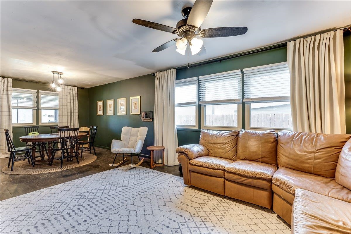 1005 N 1st Avenue Mulvane KS 67110