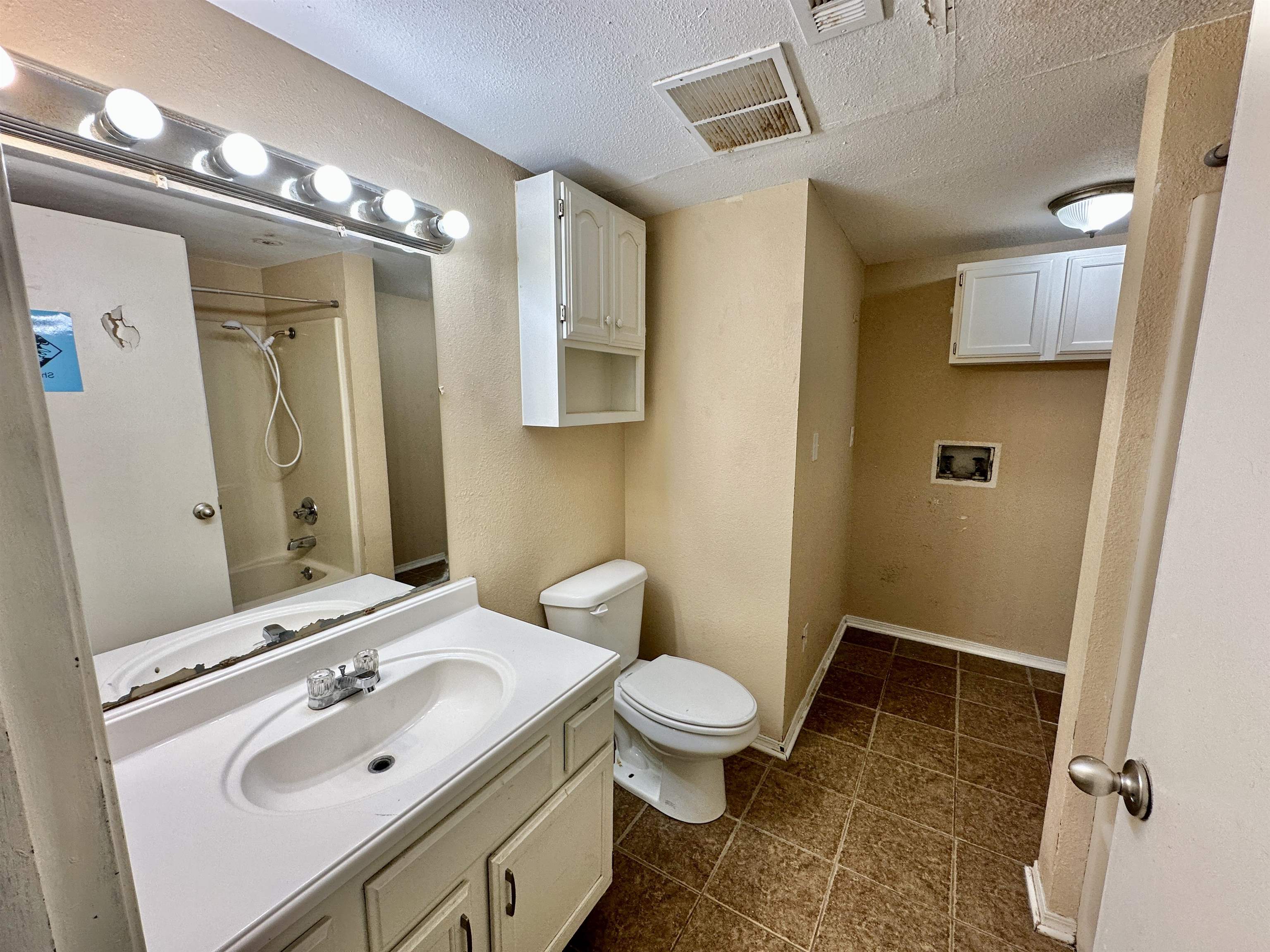 10515 E Countryside Wichita KS 67207