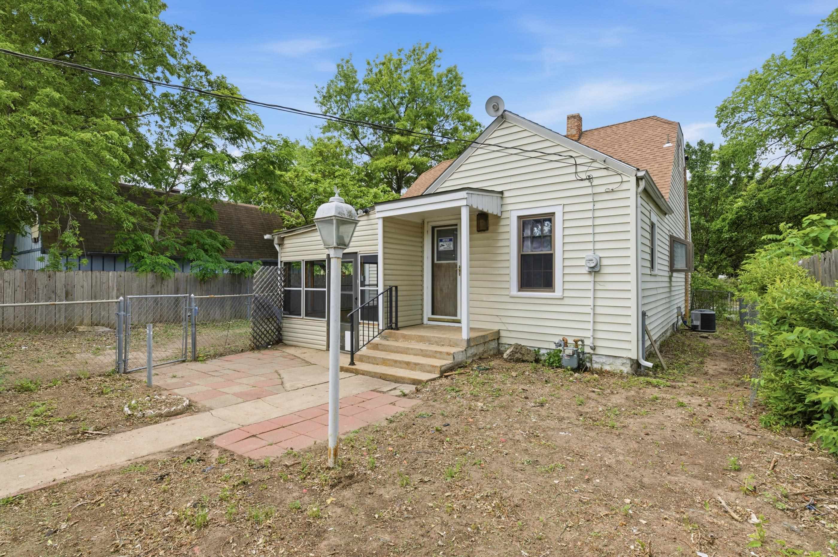 1642 S Mosley Wichita KS 67211