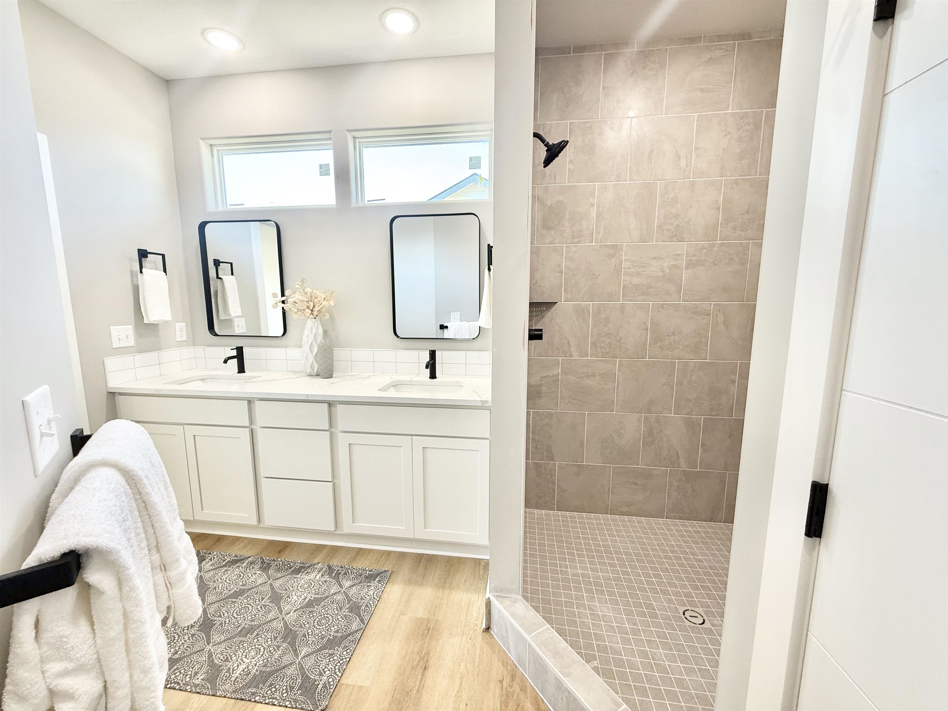 5468 N Toben Drive Bel Aire KS 67226