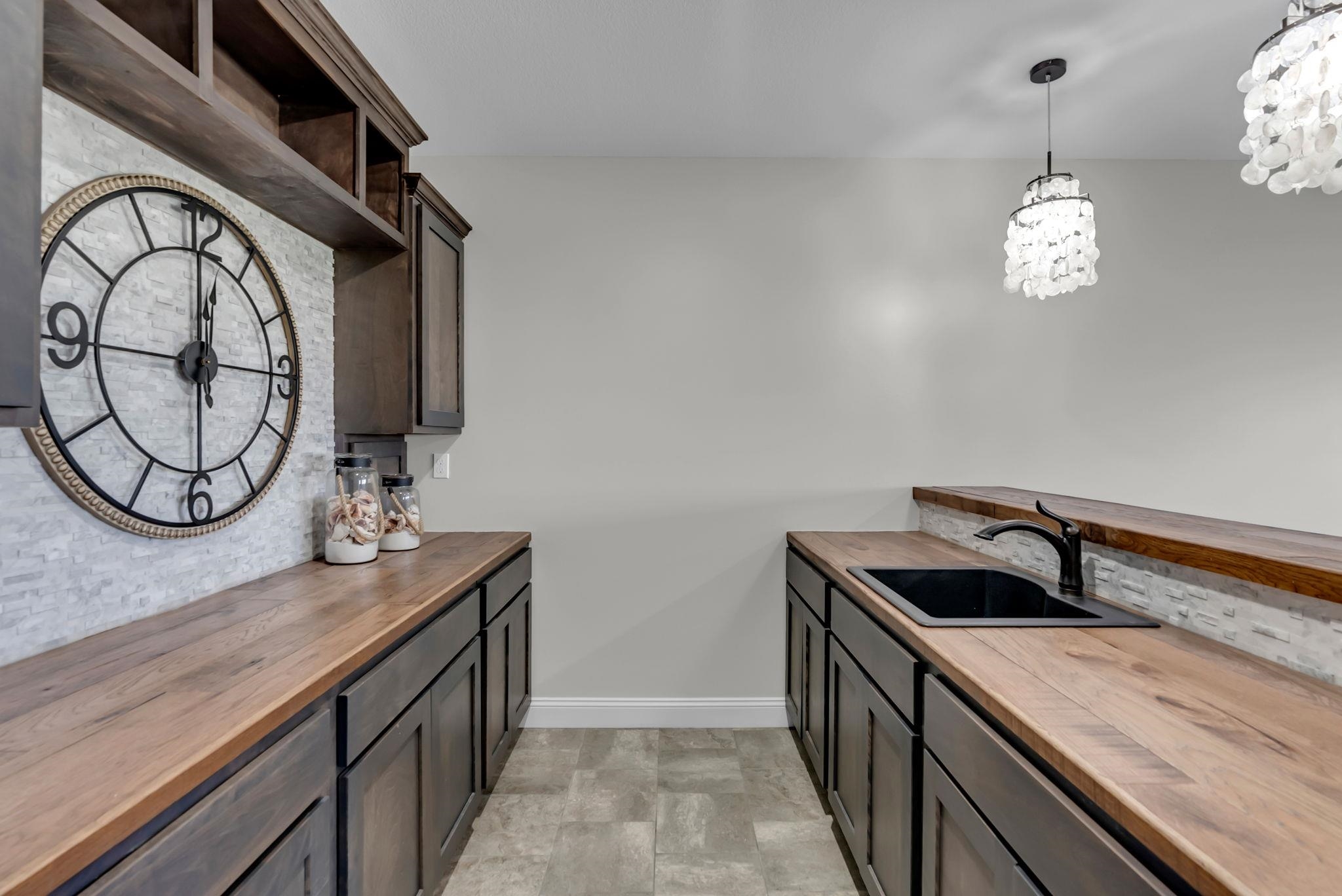 2311 N Lakeside Circle Andover KS 67002