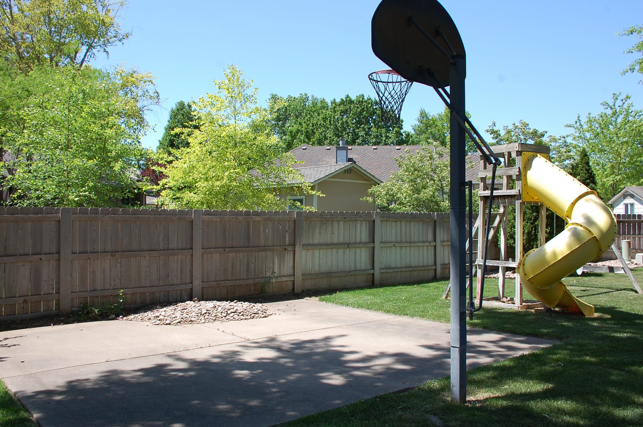 1215 N Fieldcrest Court Wichita KS 67212