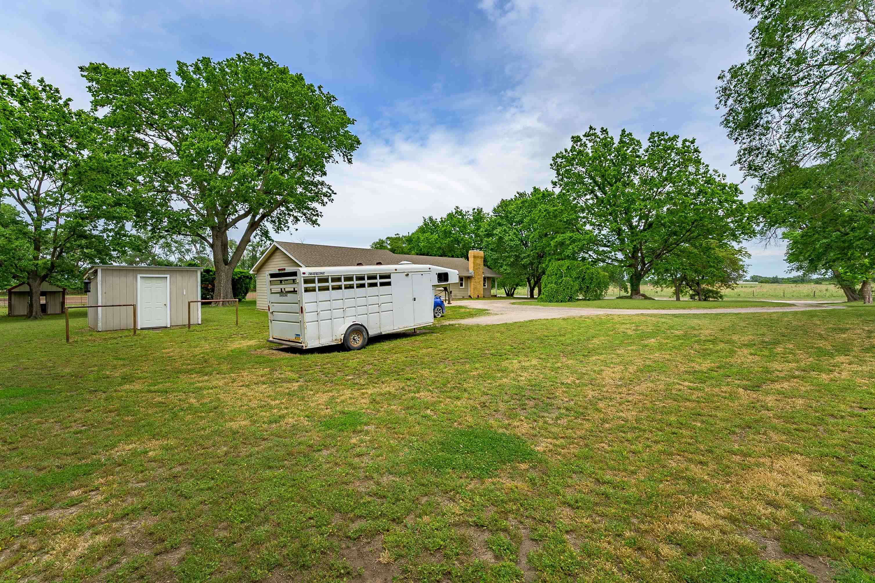 829 N Greenwich Road Belle Plaine KS 67013