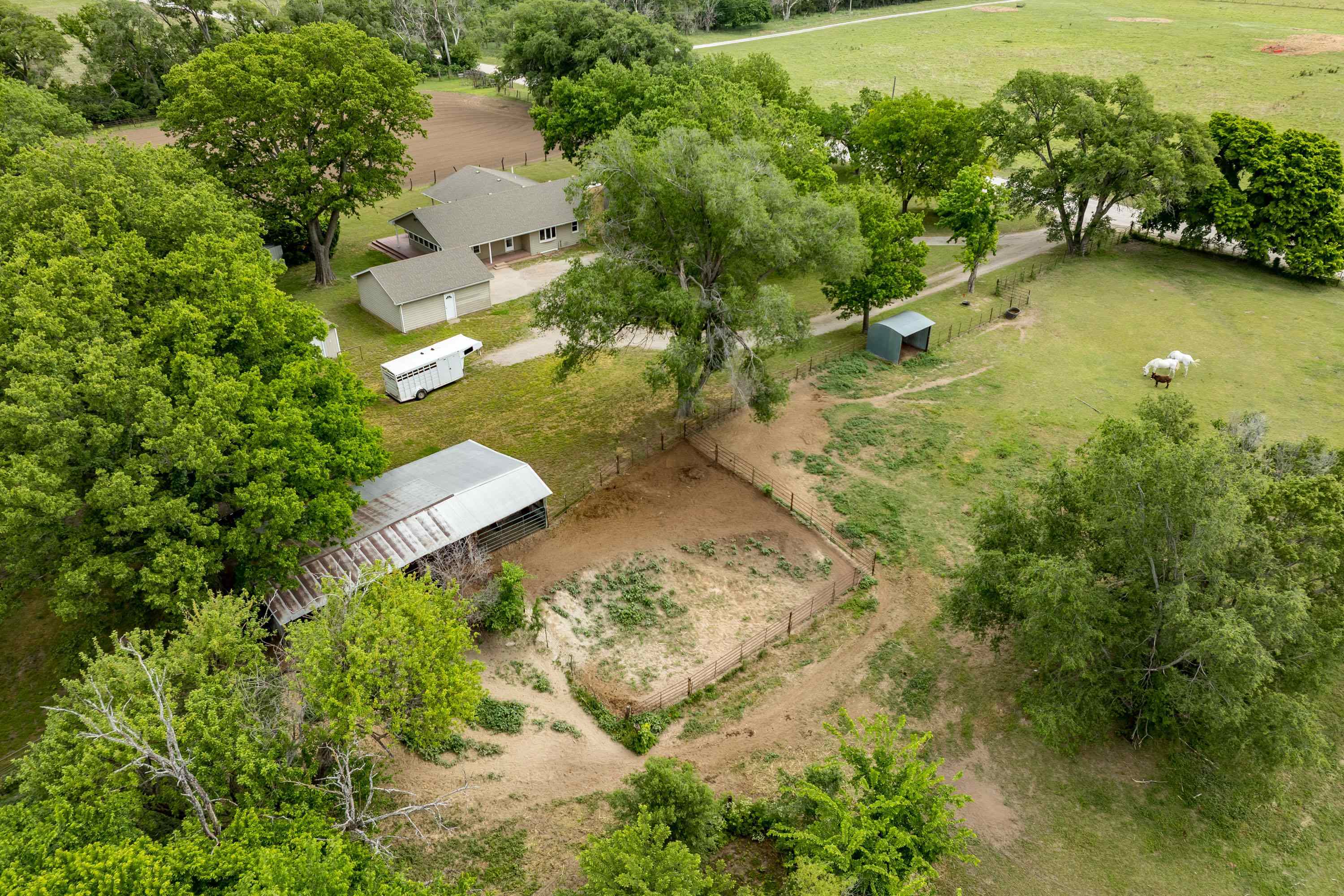 829 N Greenwich Road Belle Plaine KS 67013