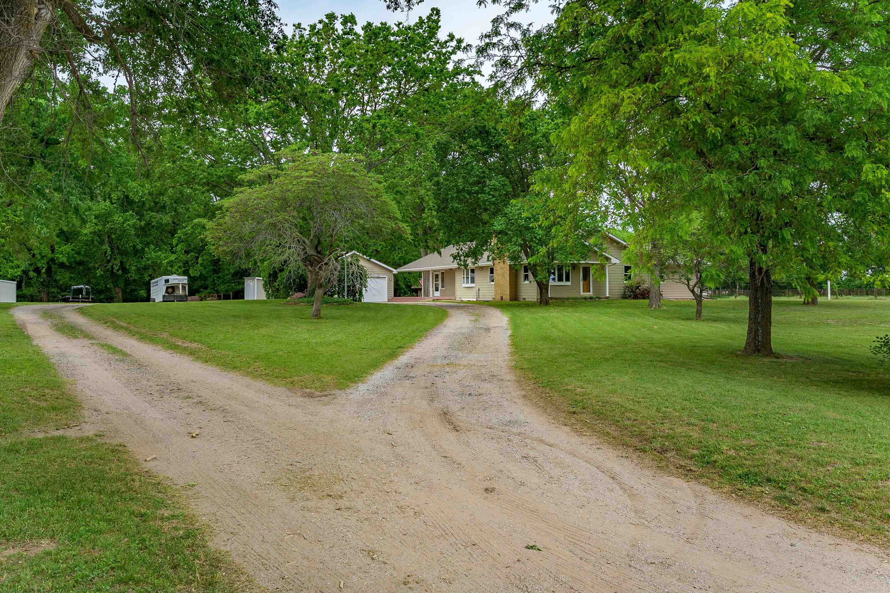 829 N Greenwich Road Belle Plaine KS 67013