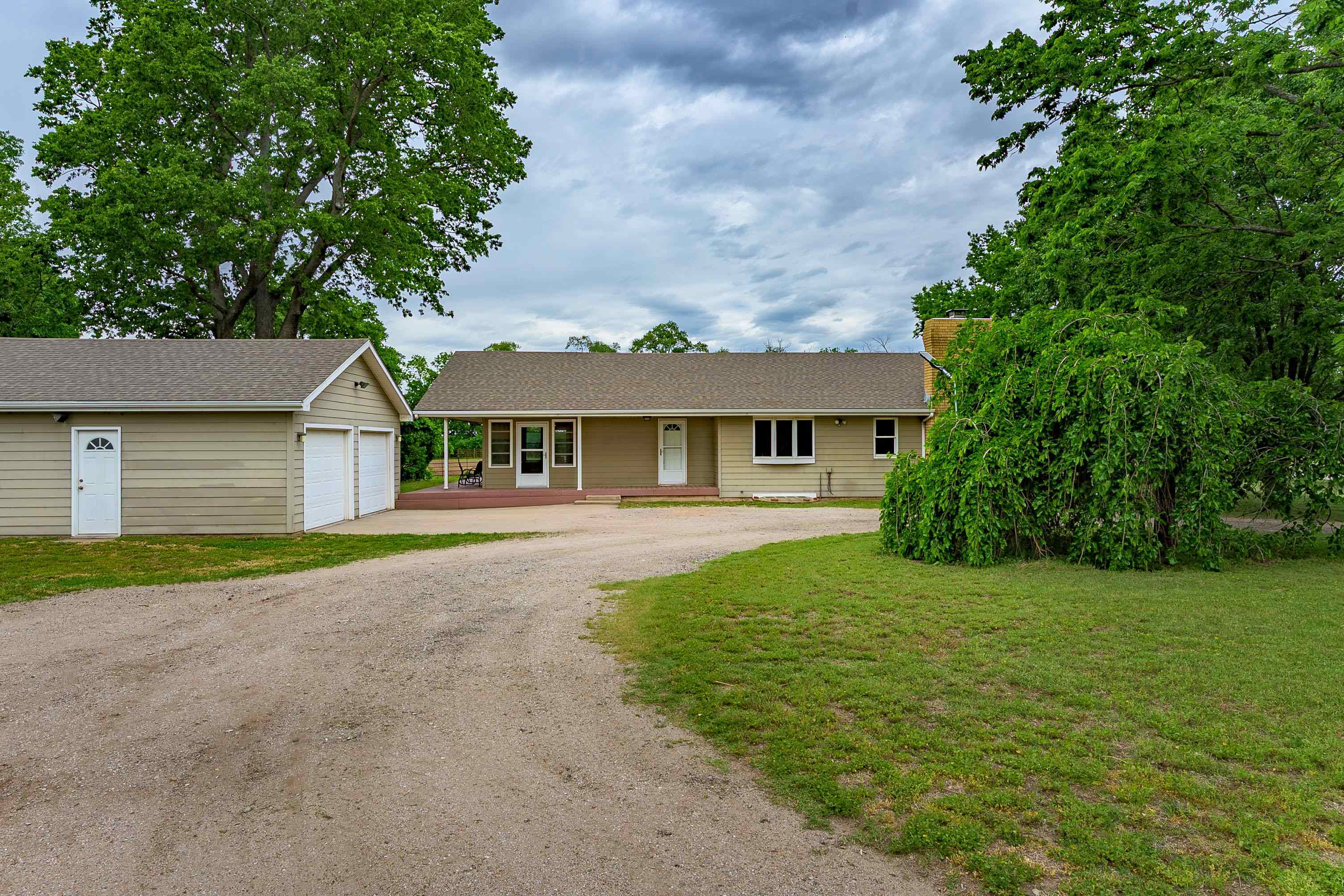 829 N Greenwich Road Belle Plaine KS 67013