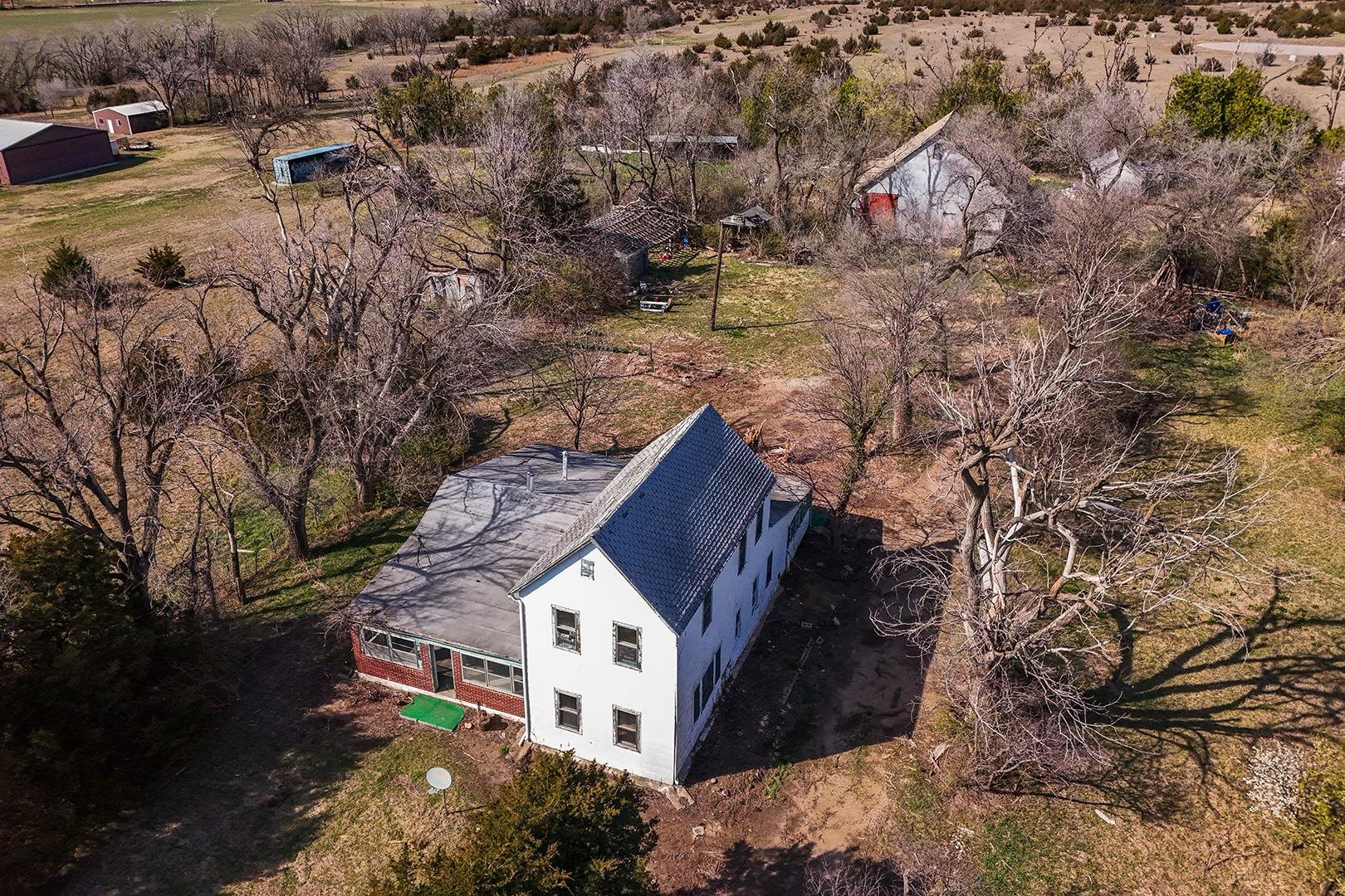 2216 E Ford Valley Center KS 67147