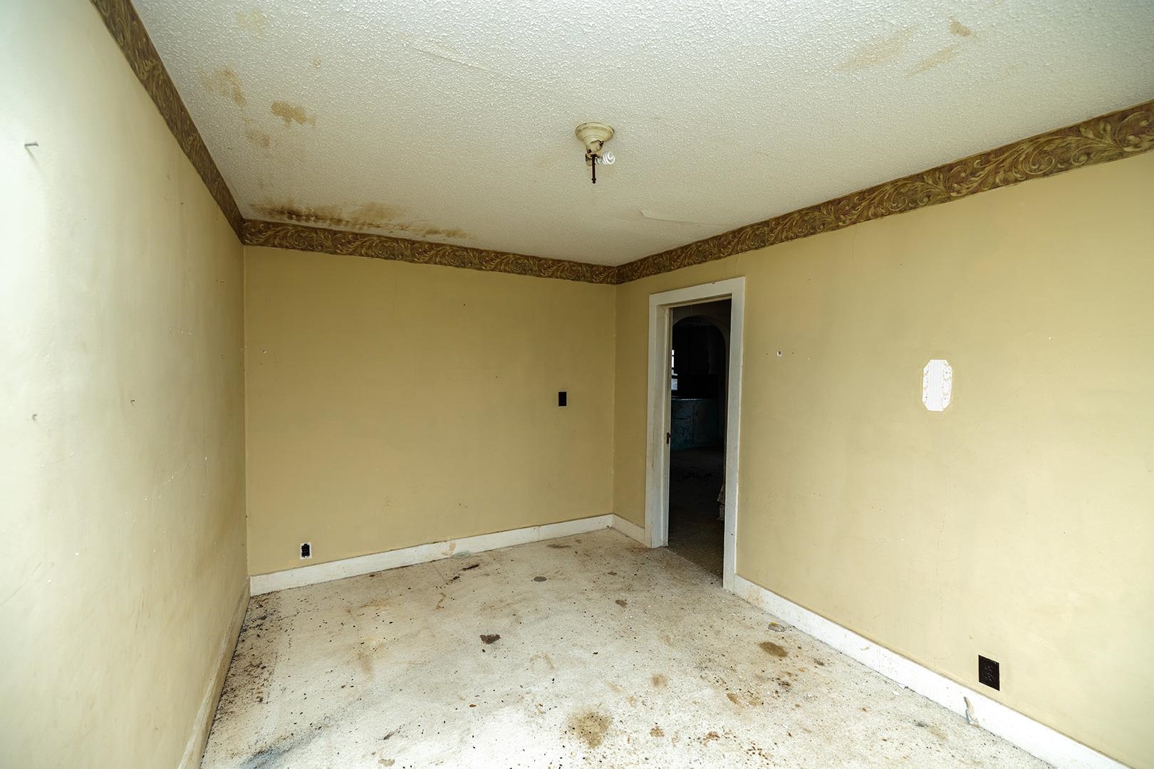 2216 E Ford Valley Center KS 67147
