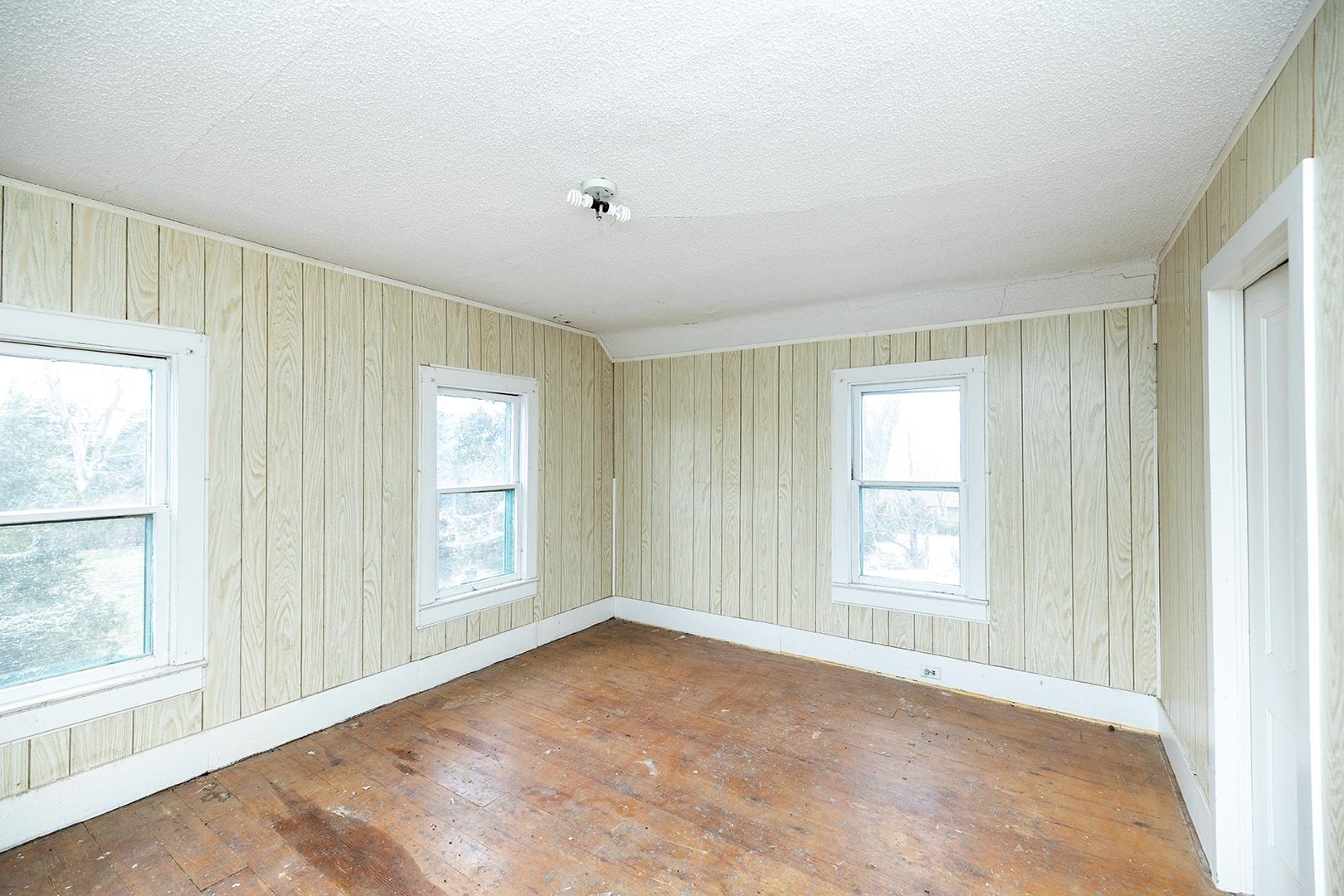 2216 E Ford Valley Center KS 67147