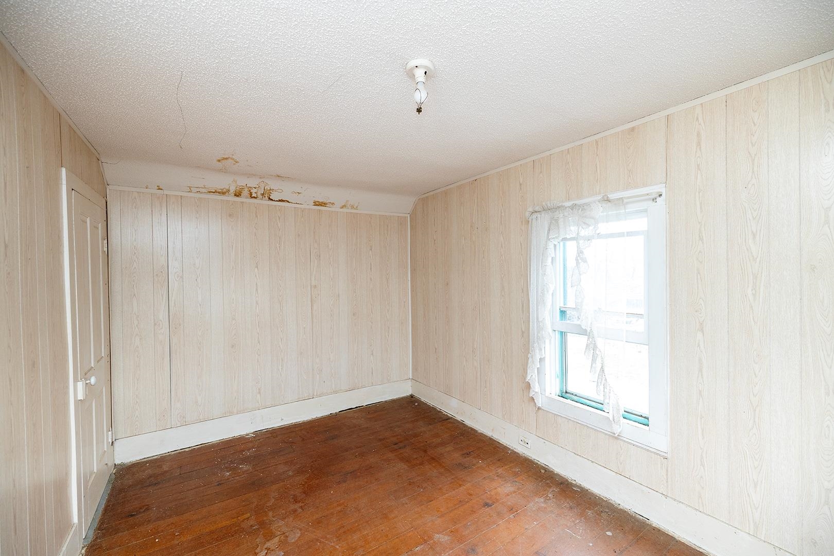 2216 E Ford Valley Center KS 67147