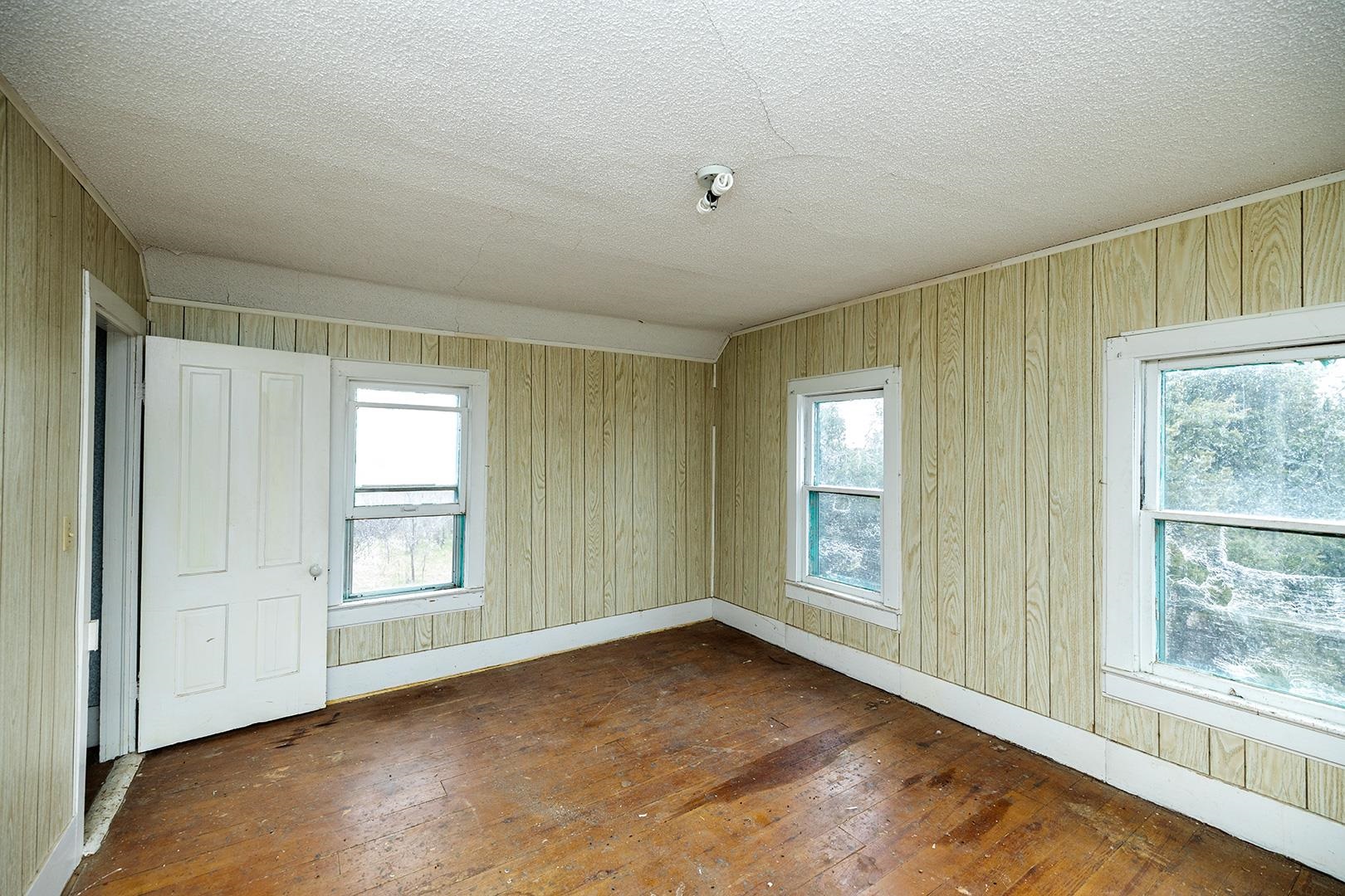 2216 E Ford Valley Center KS 67147