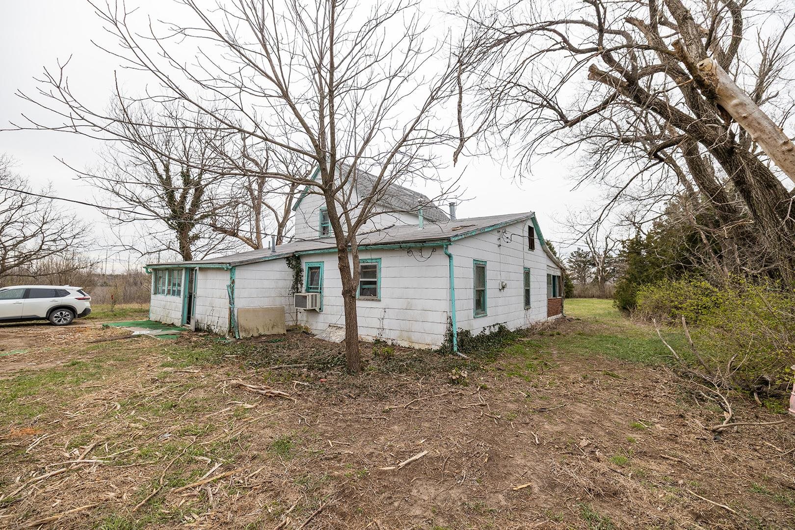 2216 E Ford Valley Center KS 67147