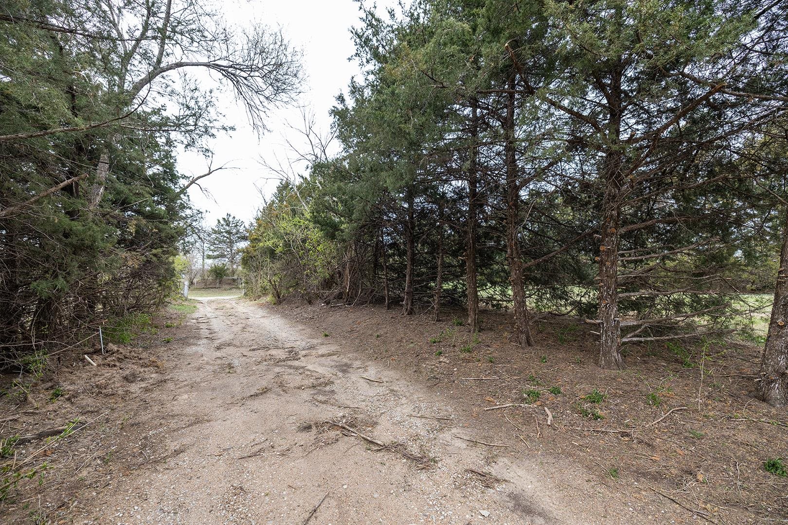 2216 E Ford Valley Center KS 67147