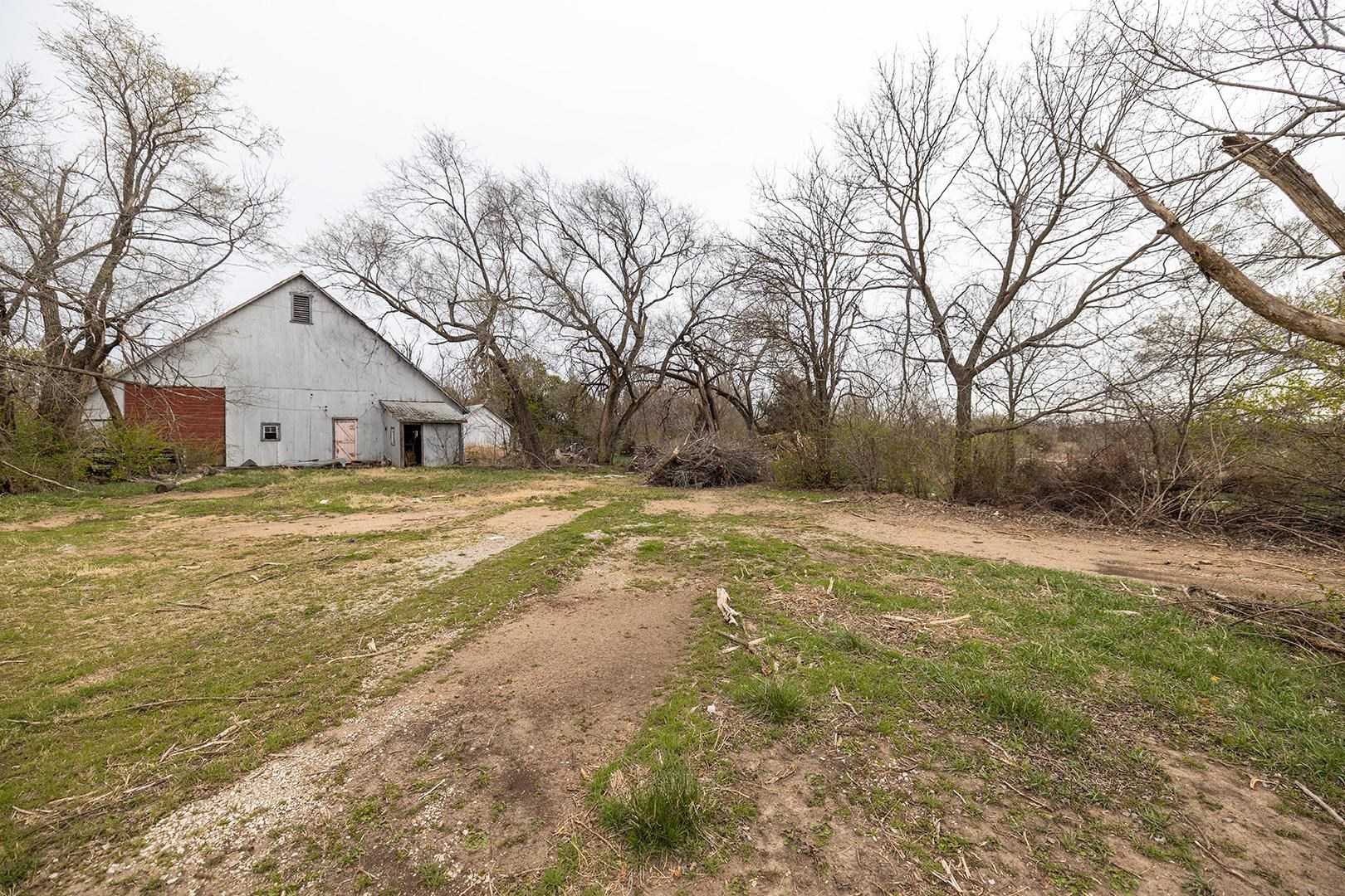 2216 E Ford Valley Center KS 67147