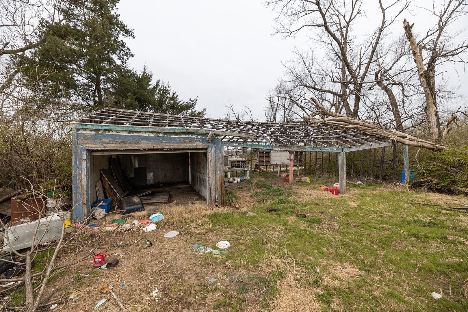 2216 E Ford Valley Center KS 67147