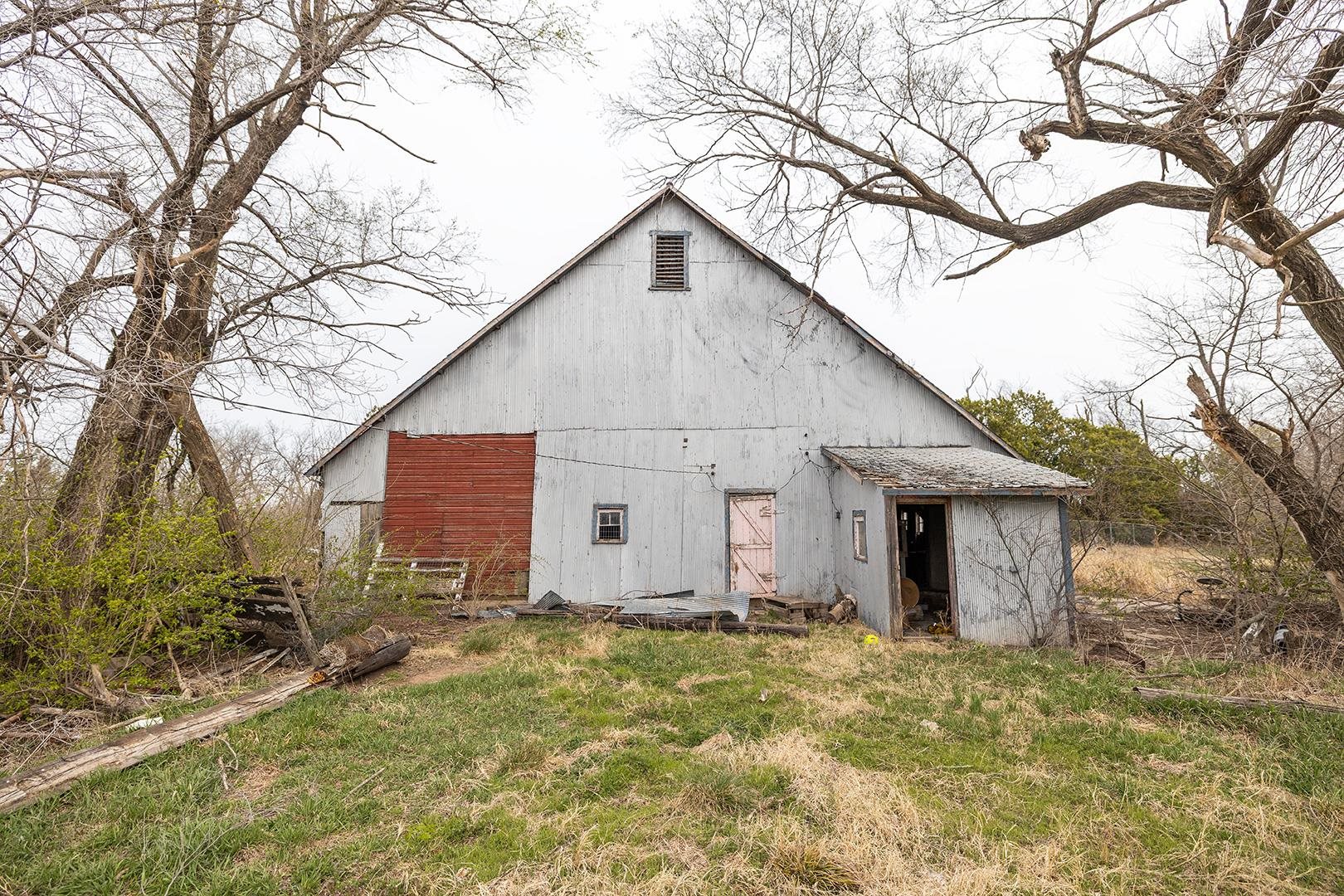 2216 E Ford Valley Center KS 67147