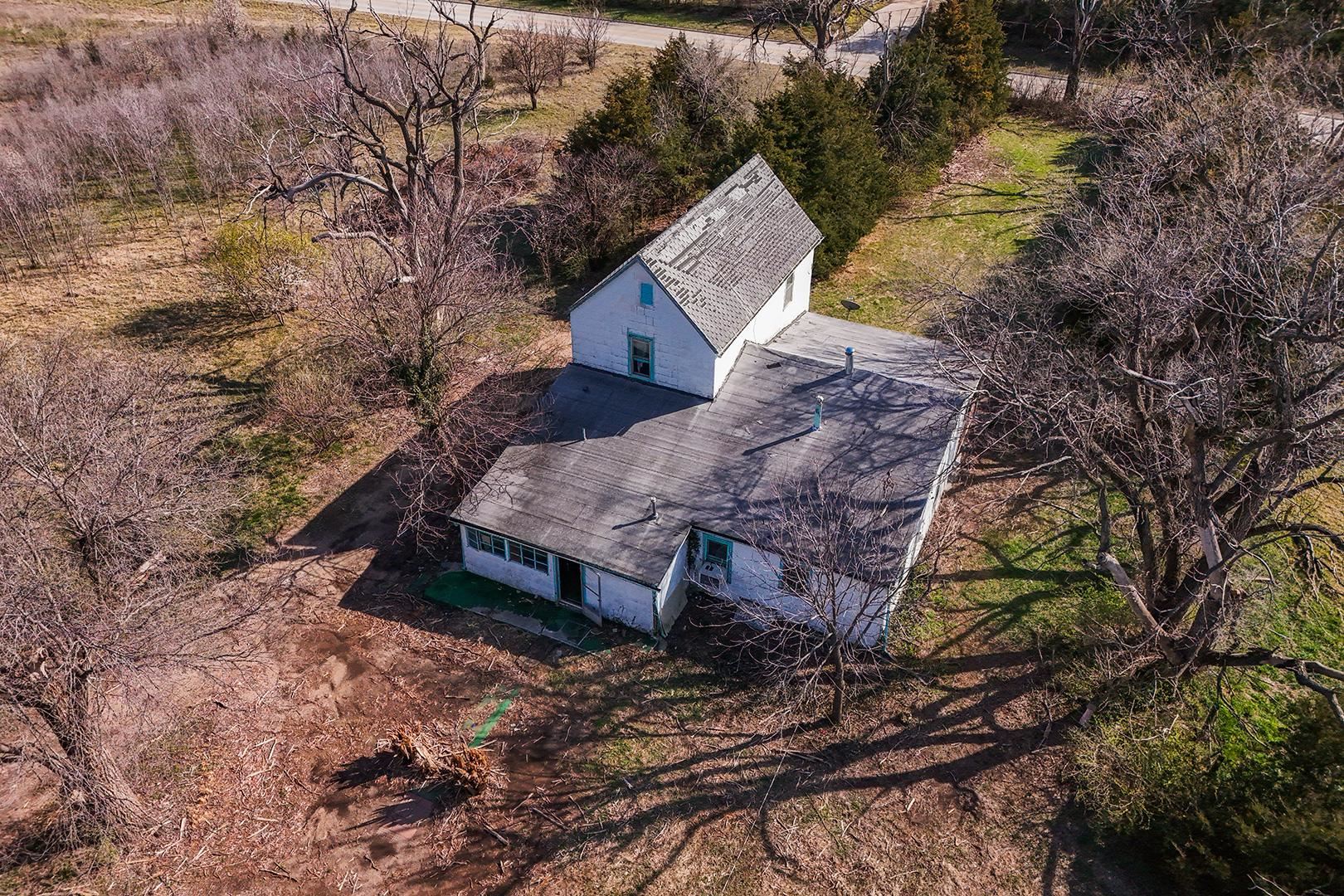 2216 E Ford Valley Center KS 67147