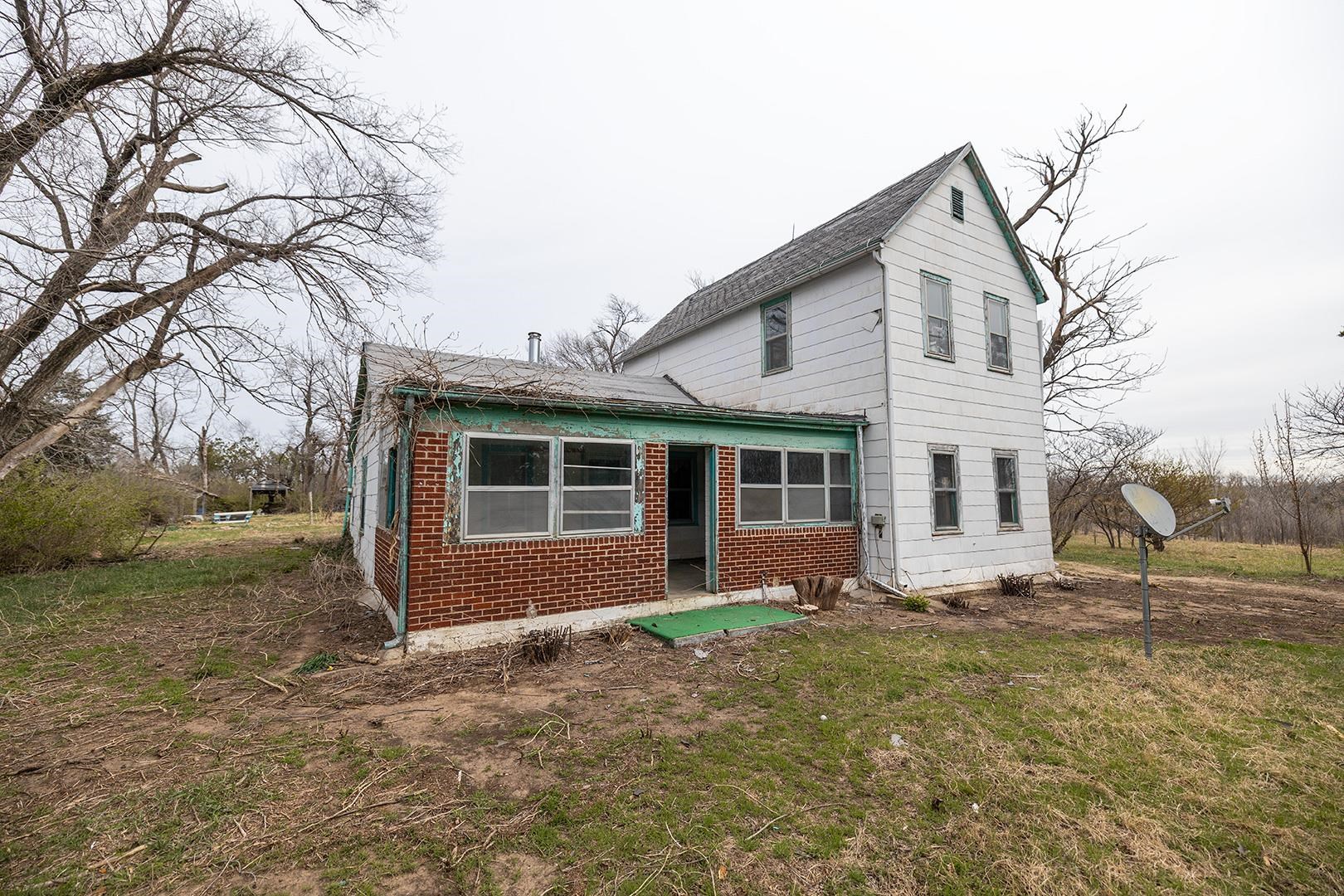 2216 E Ford Valley Center KS 67147