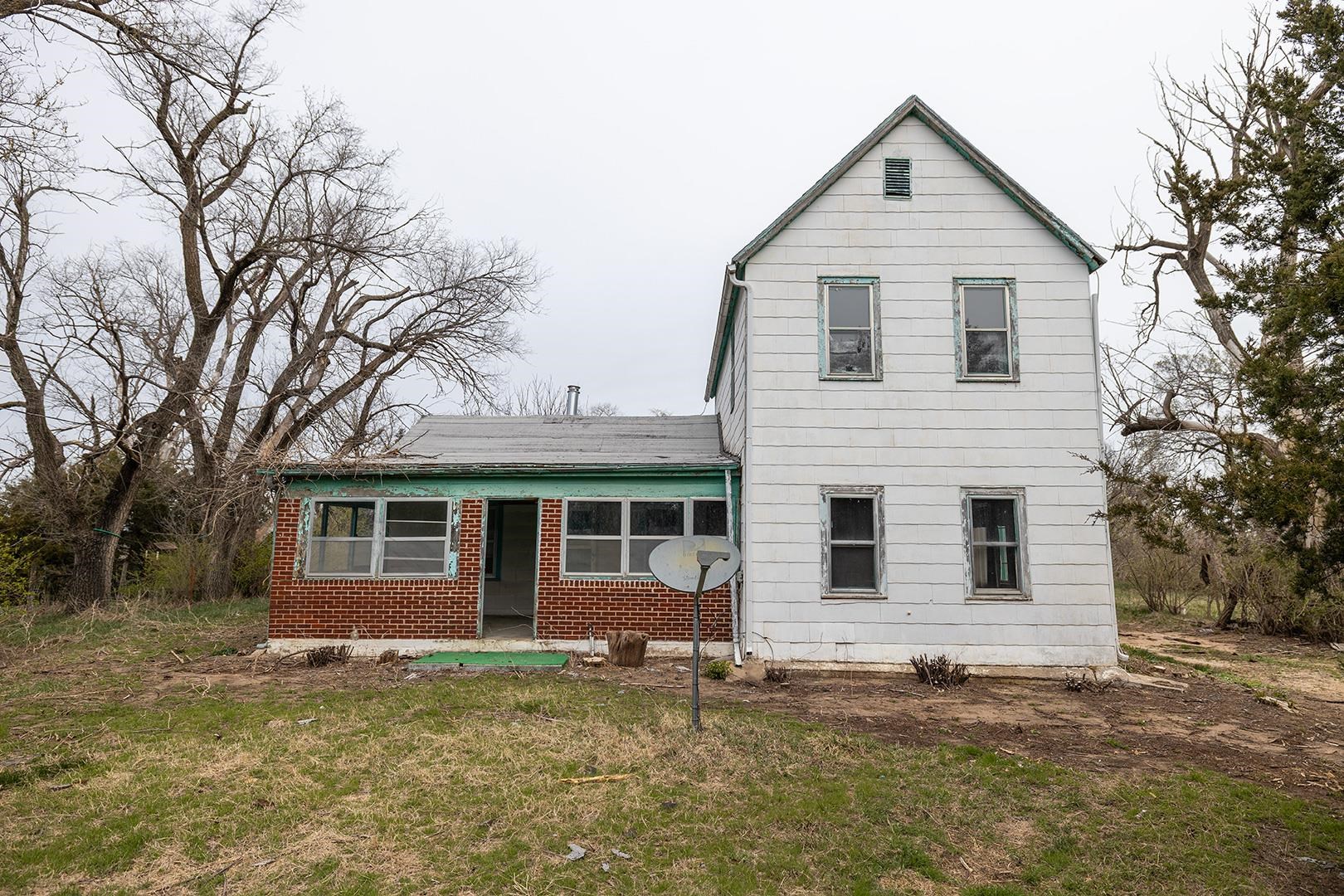 2216 E Ford Valley Center KS 67147