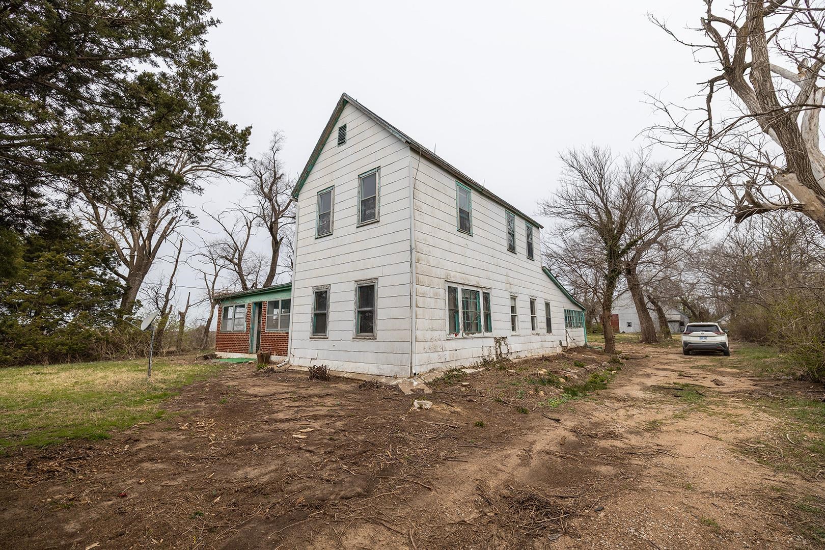 2216 E Ford Valley Center KS 67147