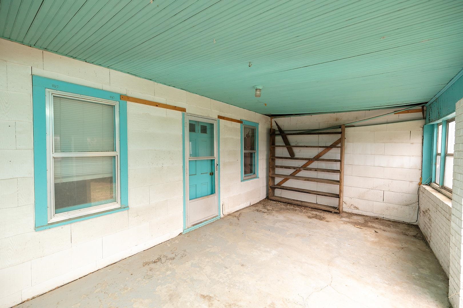 2216 E Ford Valley Center KS 67147