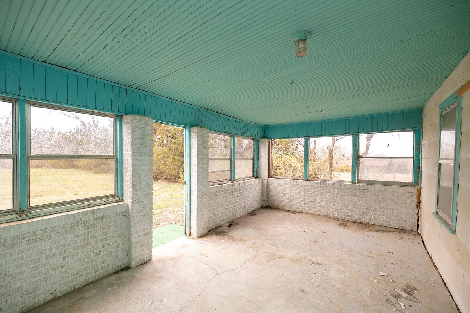 2216 E Ford Valley Center KS 67147