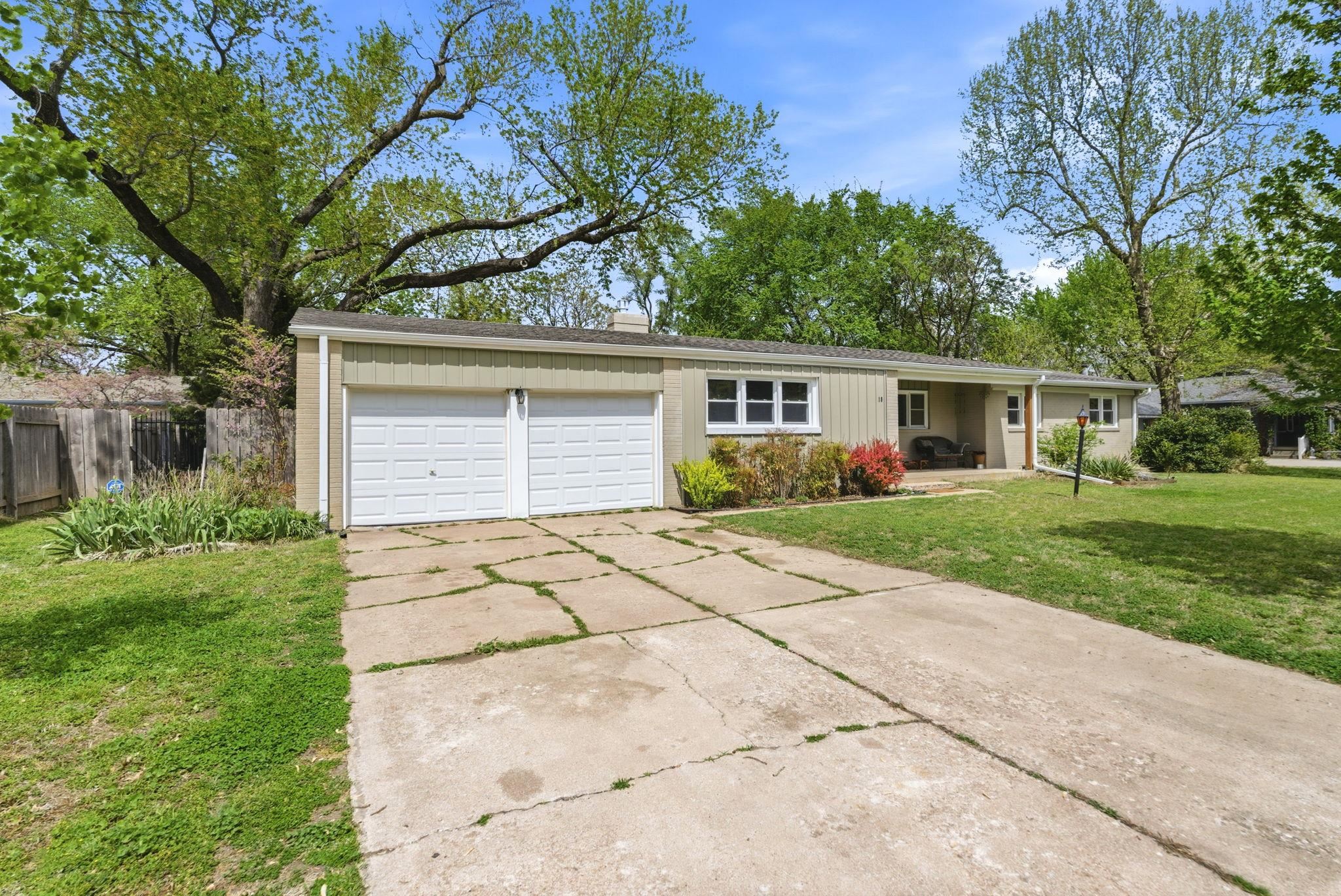 18 W Rolling Hills Drive Wichita KS 67212-3760