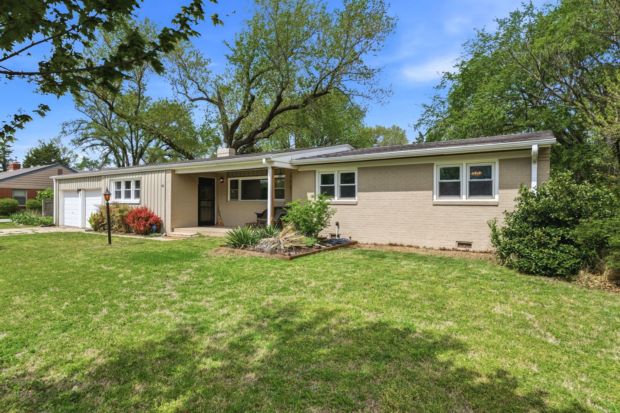 18 W Rolling Hills Drive Wichita KS 67212-3760