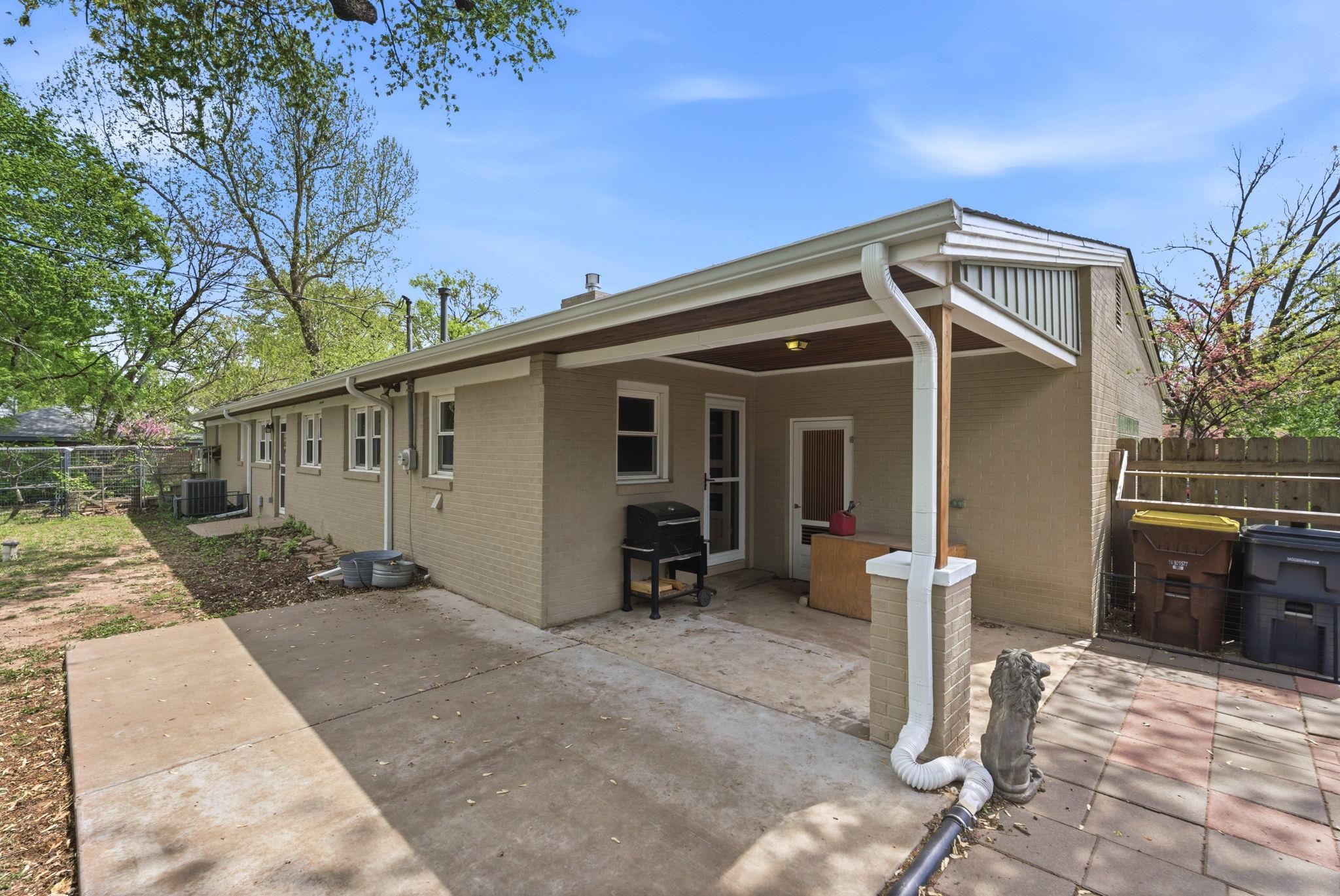 18 W Rolling Hills Drive Wichita KS 67212-3760