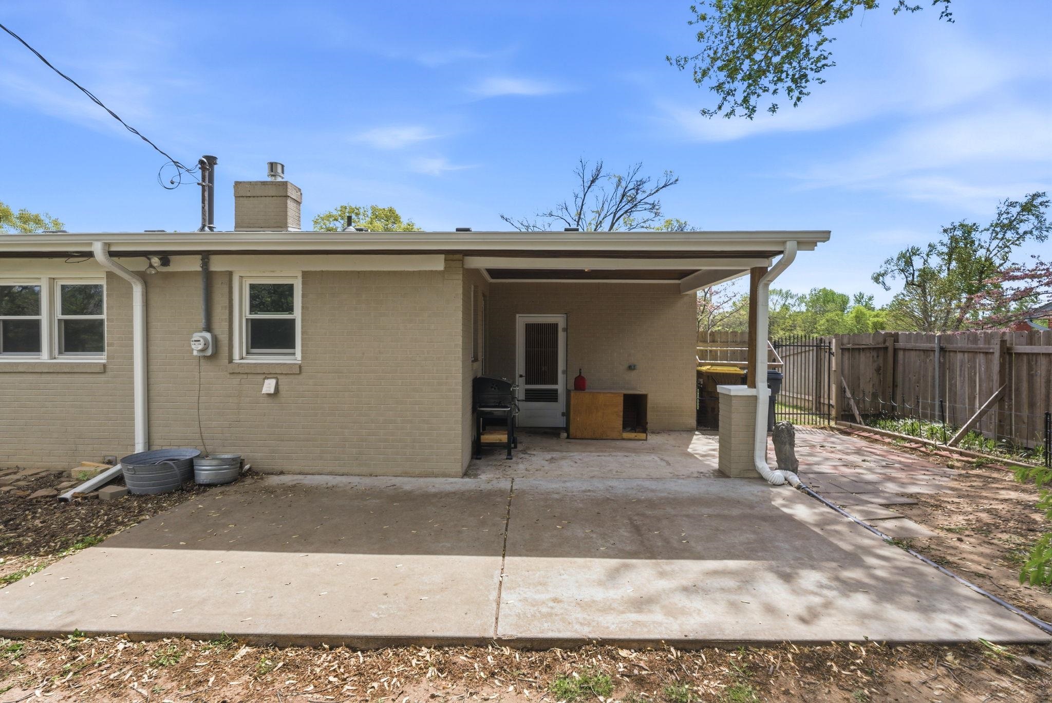 18 W Rolling Hills Drive Wichita KS 67212-3760
