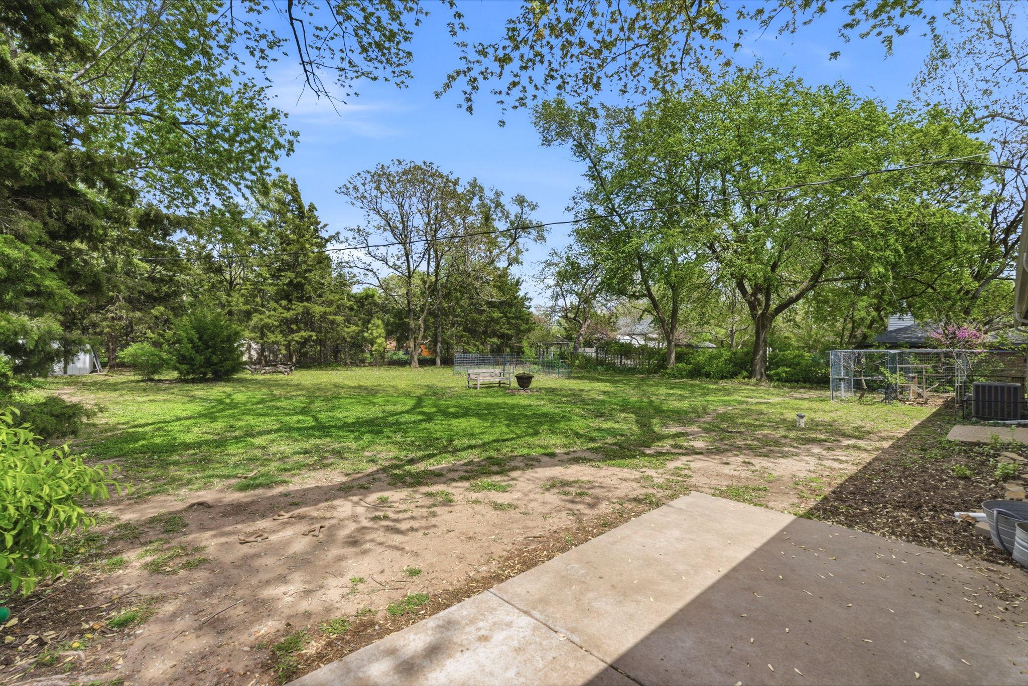 18 W Rolling Hills Drive Wichita KS 67212-3760