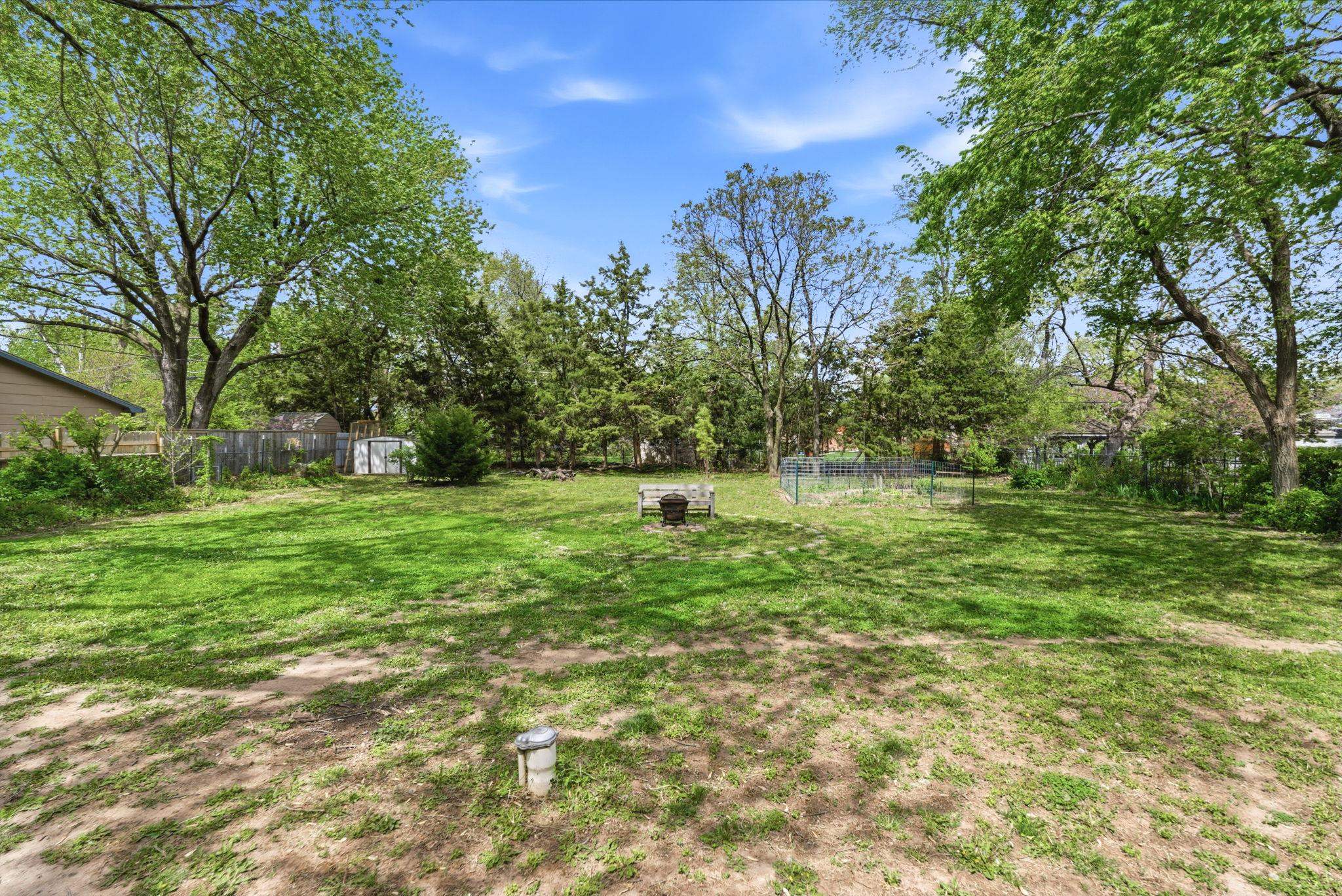 18 W Rolling Hills Drive Wichita KS 67212-3760