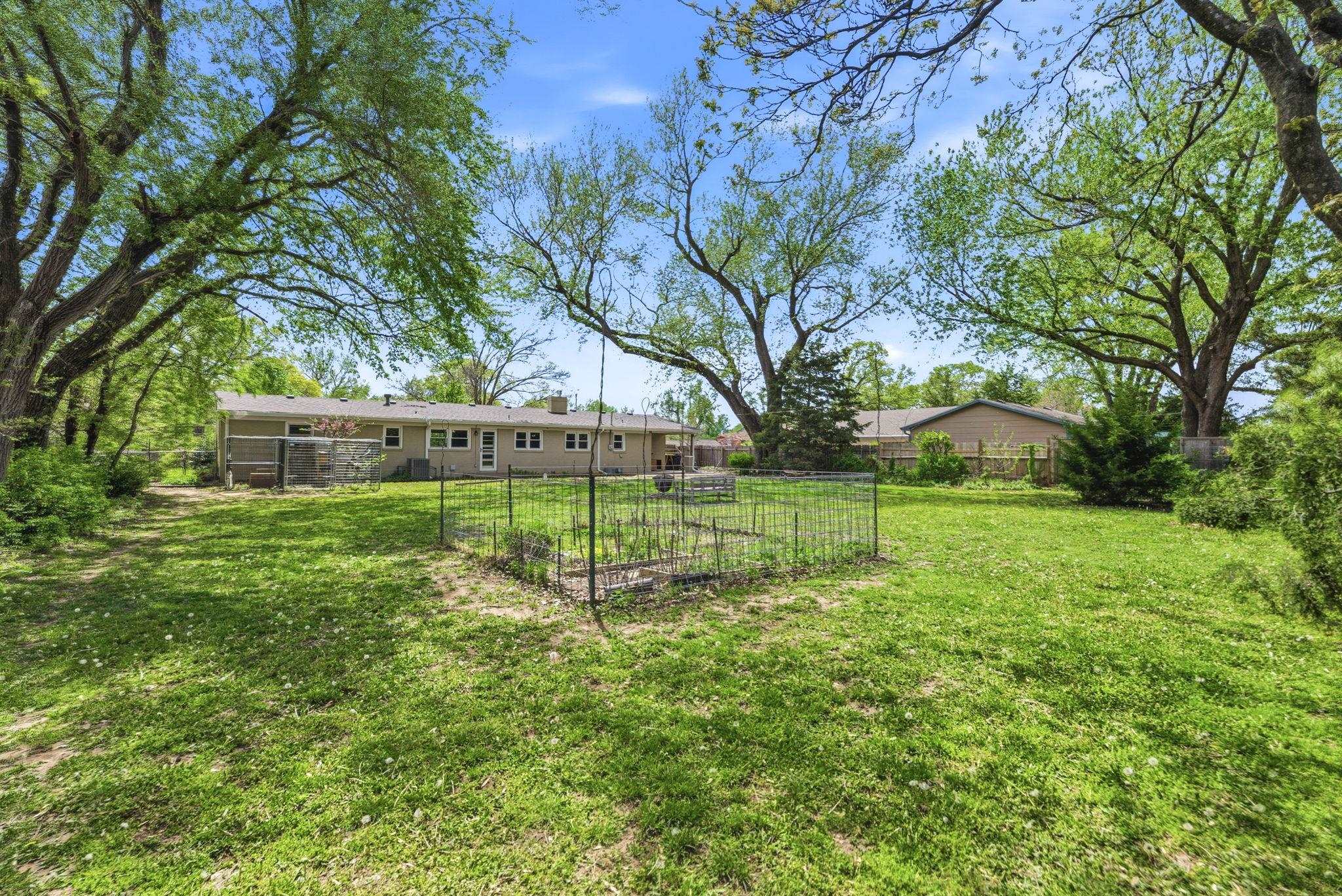 18 W Rolling Hills Drive Wichita KS 67212-3760