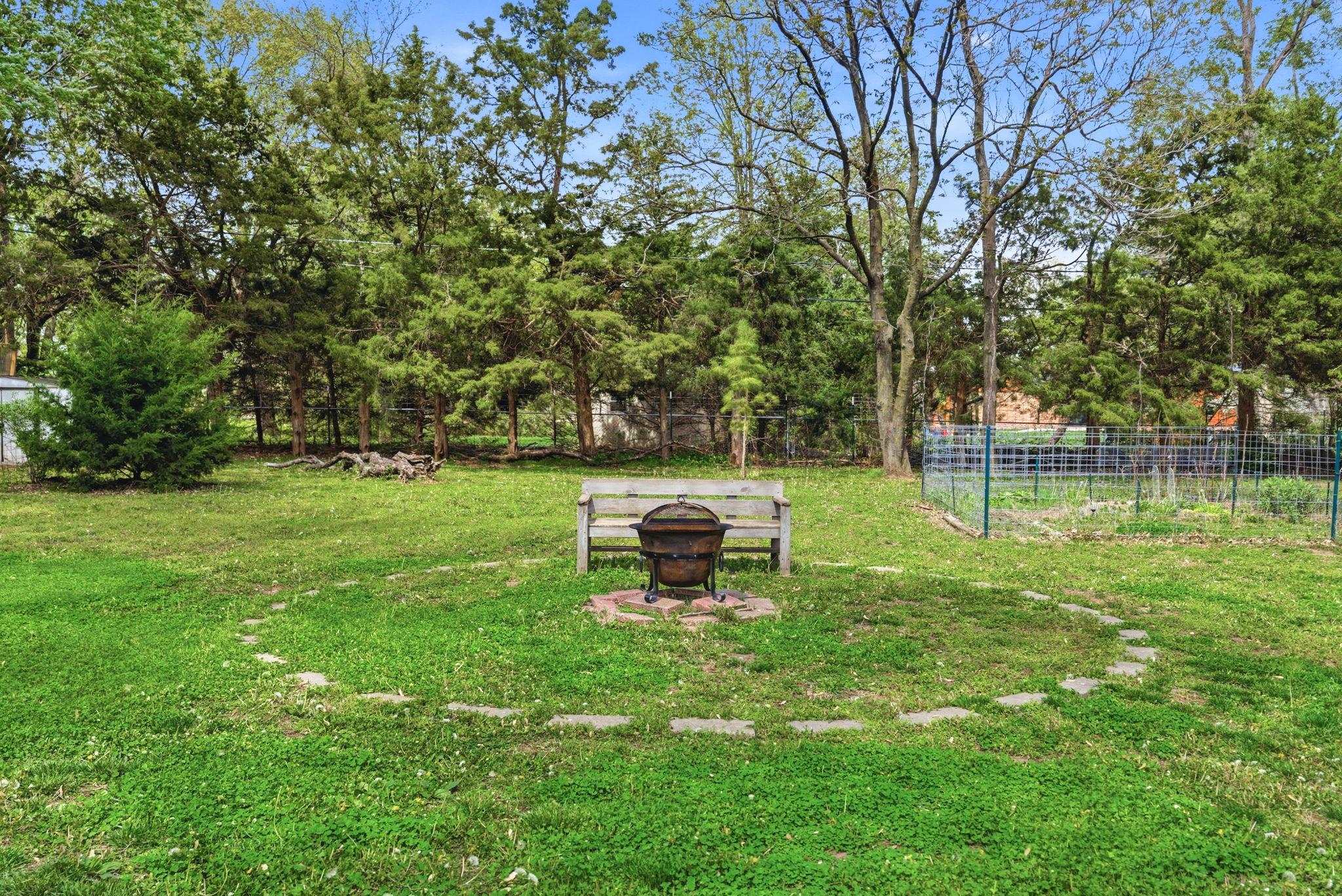 18 W Rolling Hills Drive Wichita KS 67212-3760