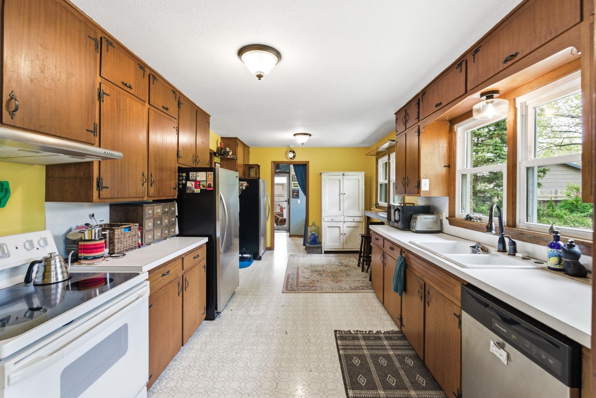 18 W Rolling Hills Drive Wichita KS 67212-3760