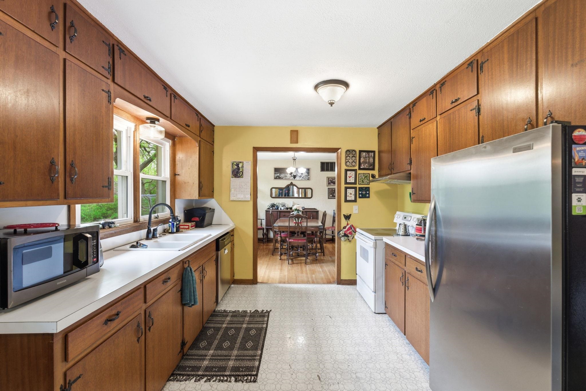 18 W Rolling Hills Drive Wichita KS 67212-3760