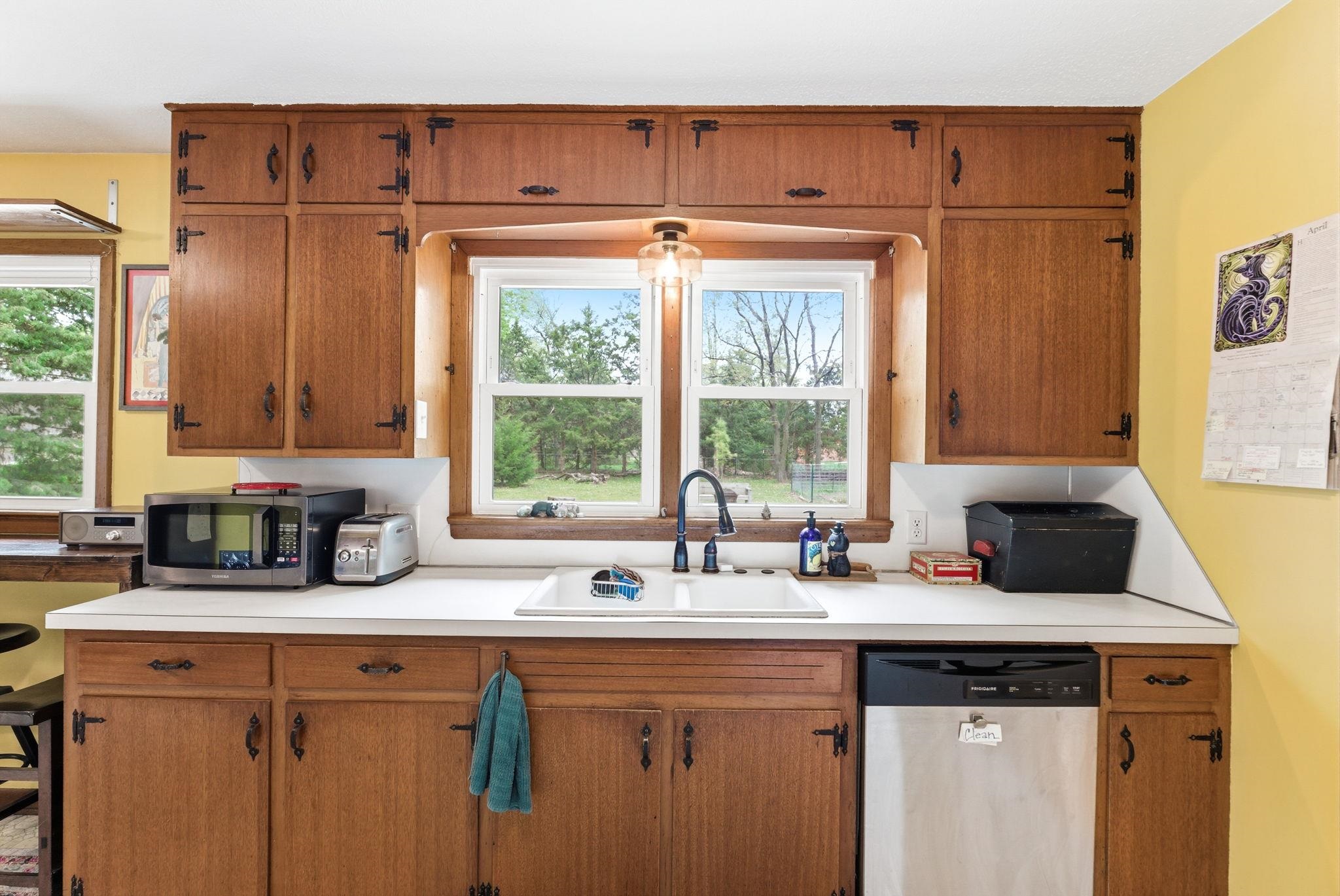 18 W Rolling Hills Drive Wichita KS 67212-3760