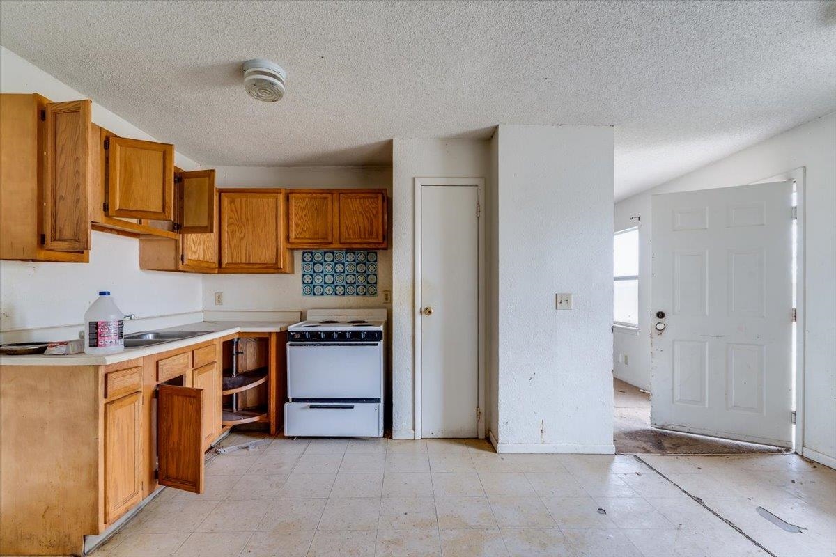 1602 E Del Mar Wichita KS 67216