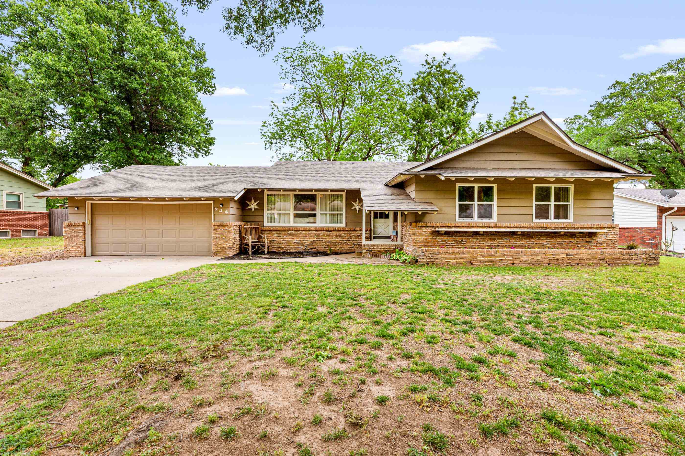 944 N Valleyview Lane Wichita KS 67212
